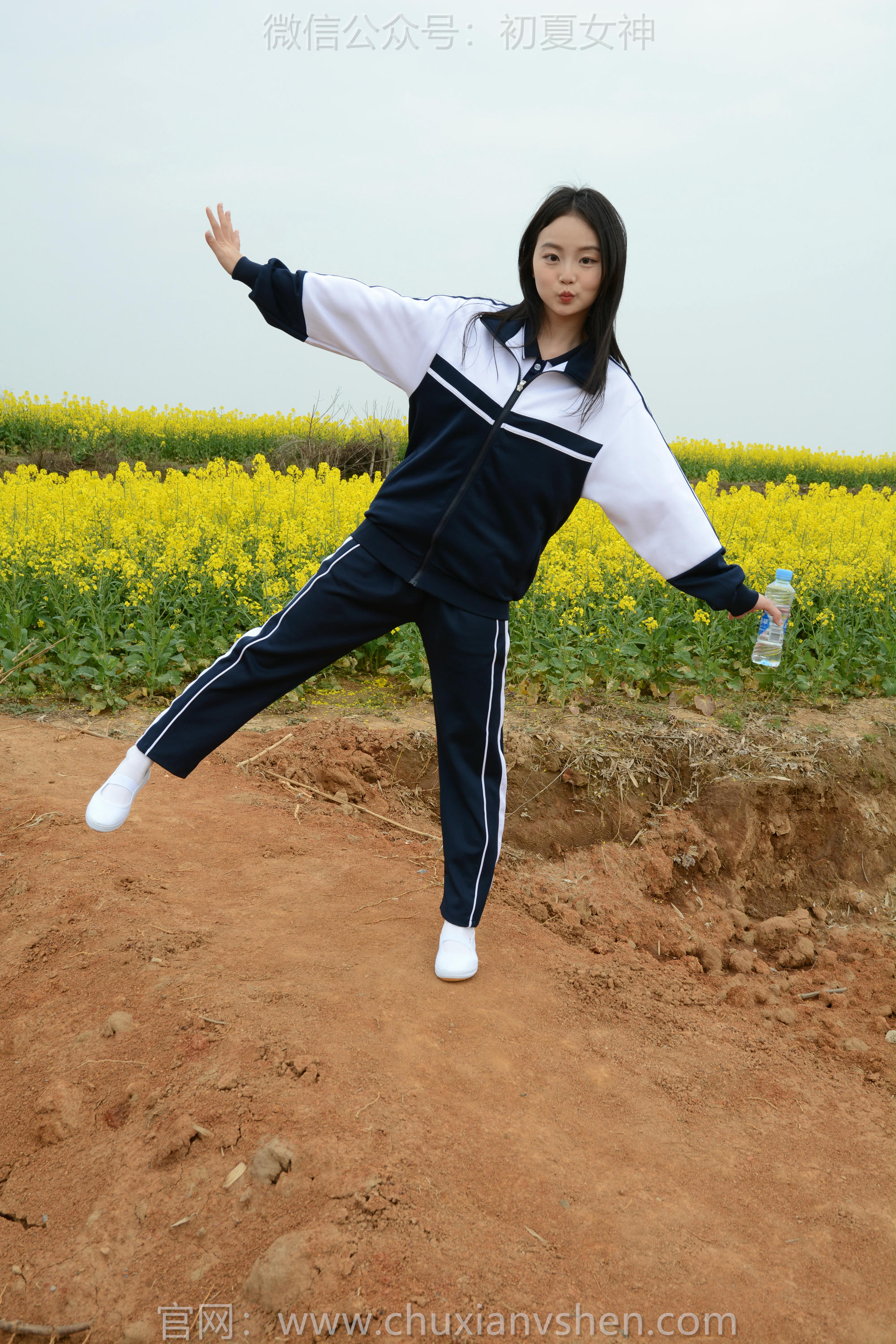 初夏女神 NO.156 双双 油菜花地 [100P1V-3.35GB]_第1集