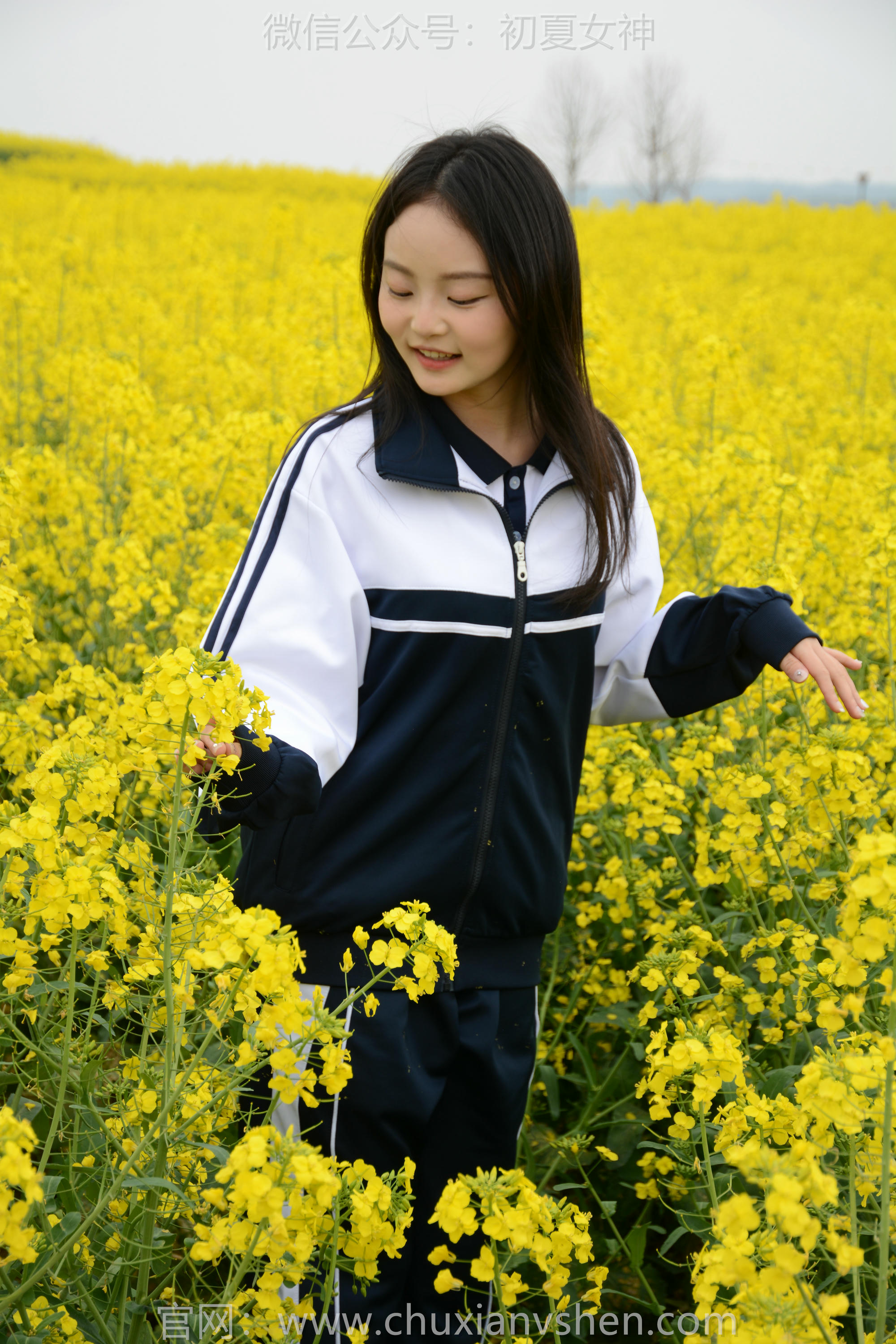 初夏女神 NO.156 双双 油菜花地 [100P1V-3.35GB]_第1集