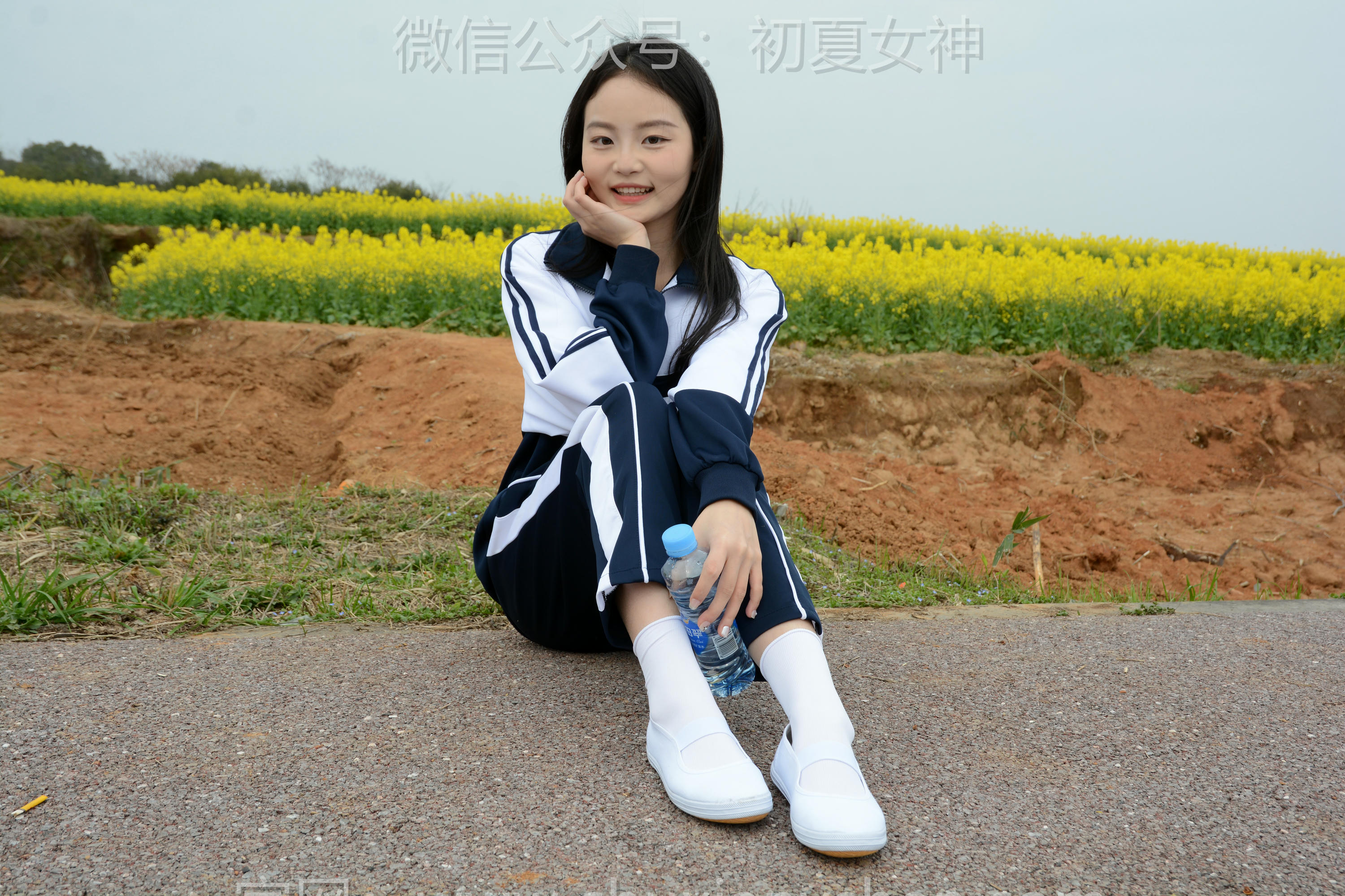 初夏女神 NO.156 双双 油菜花地 [100P1V-3.35GB]_第1集