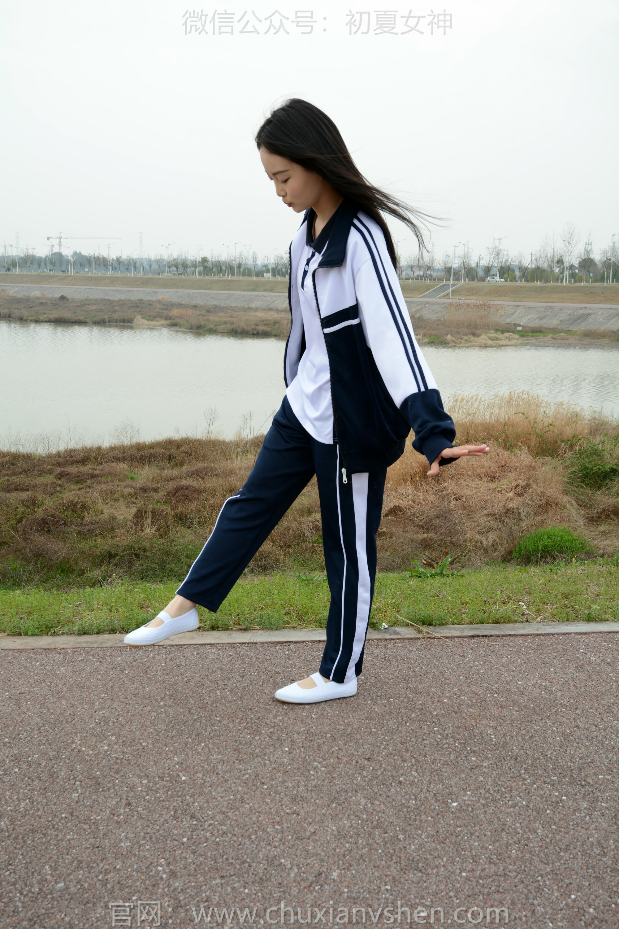 初夏女神 NO.156 双双 油菜花地 [100P1V-3.35GB]_第3集