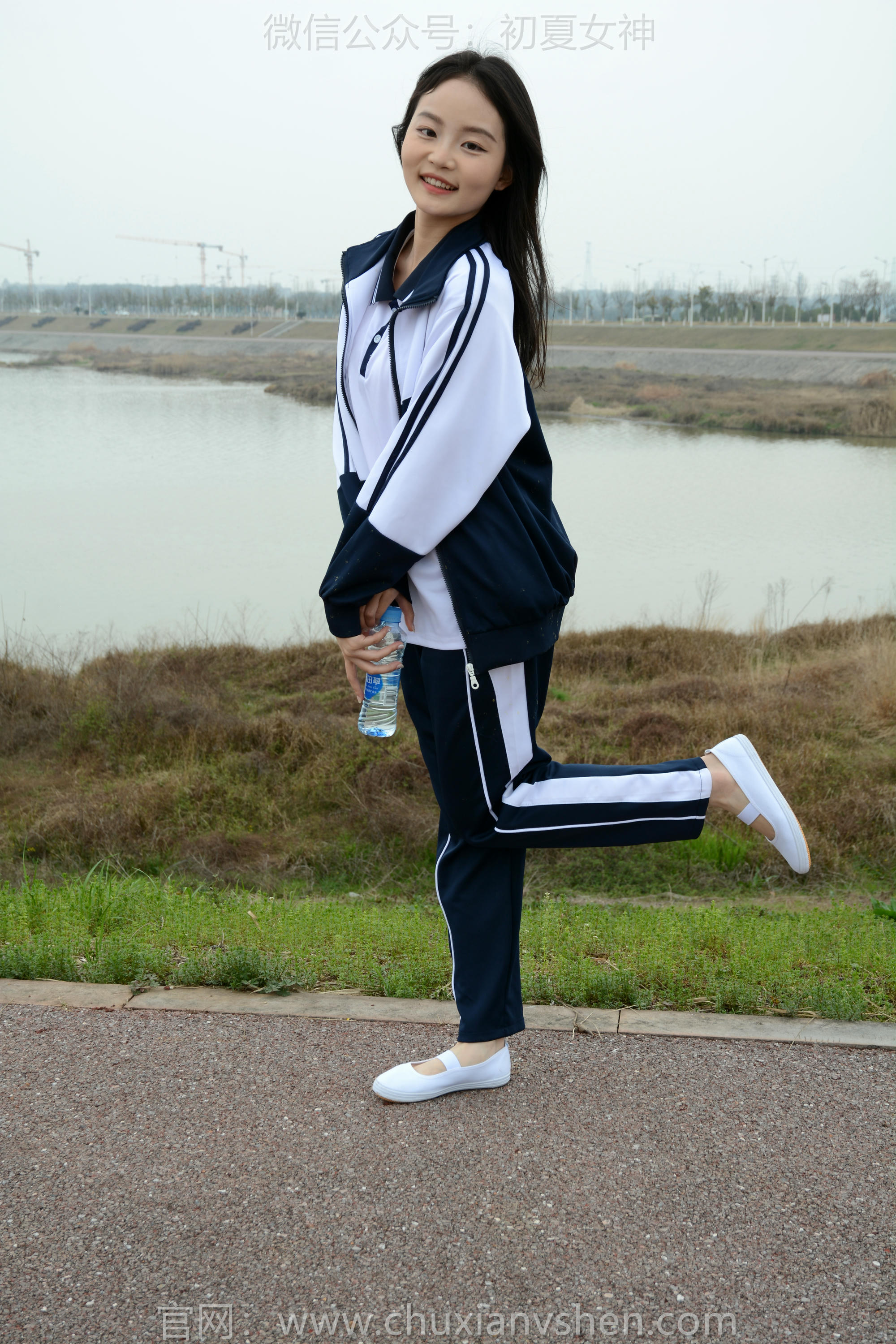 初夏女神 NO.156 双双 油菜花地 [100P1V-3.35GB]_第3集