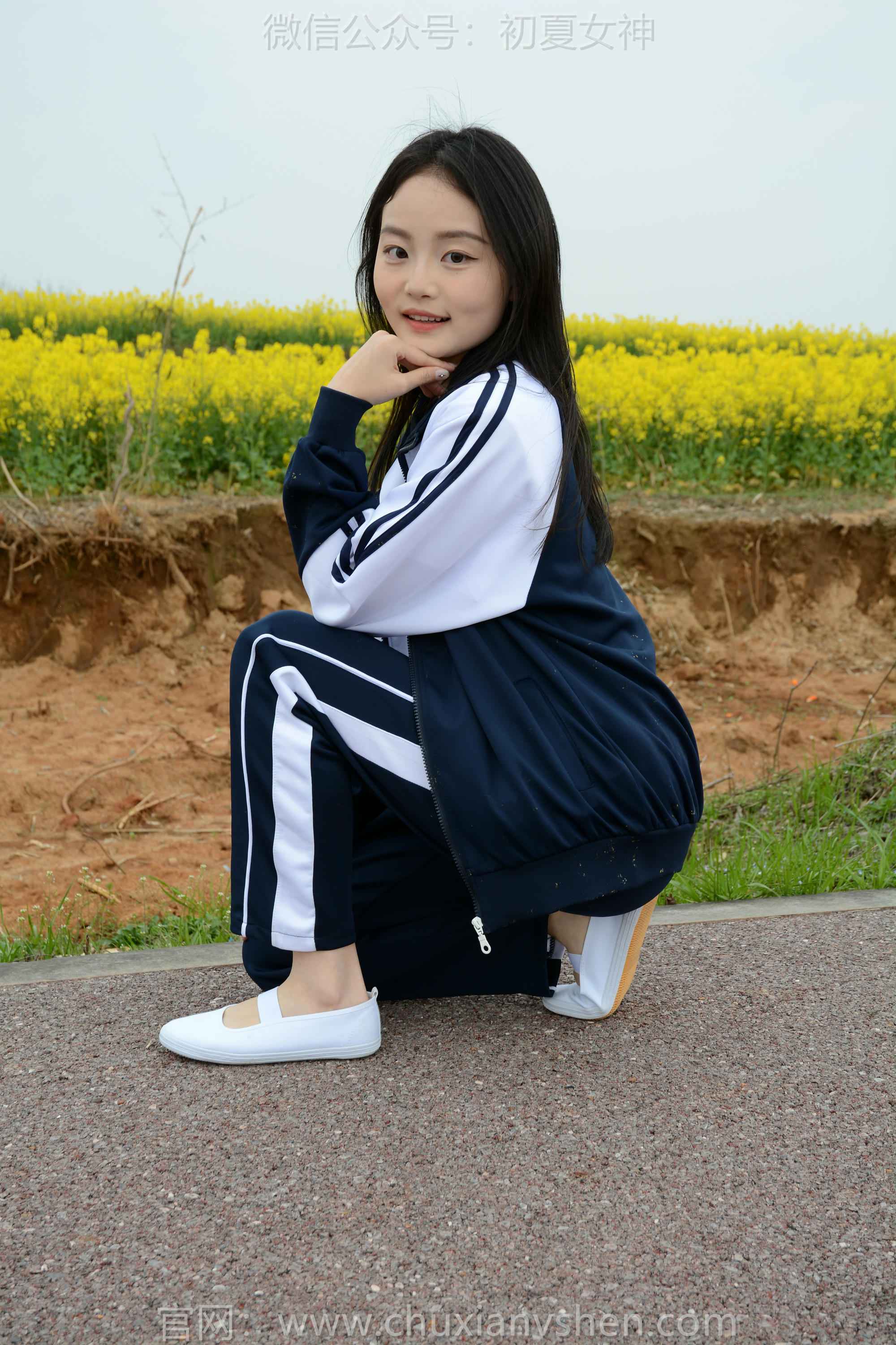 初夏女神 NO.156 双双 油菜花地 [100P1V-3.35GB]_第3集