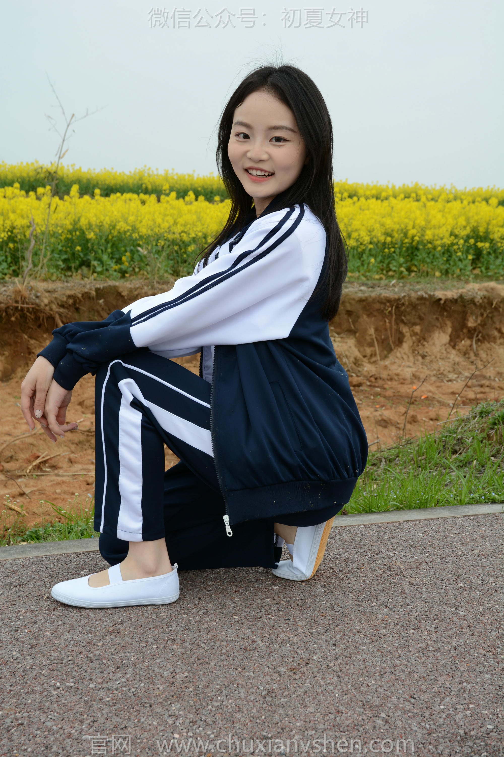 初夏女神 NO.156 双双 油菜花地 [100P1V-3.35GB]_第3集