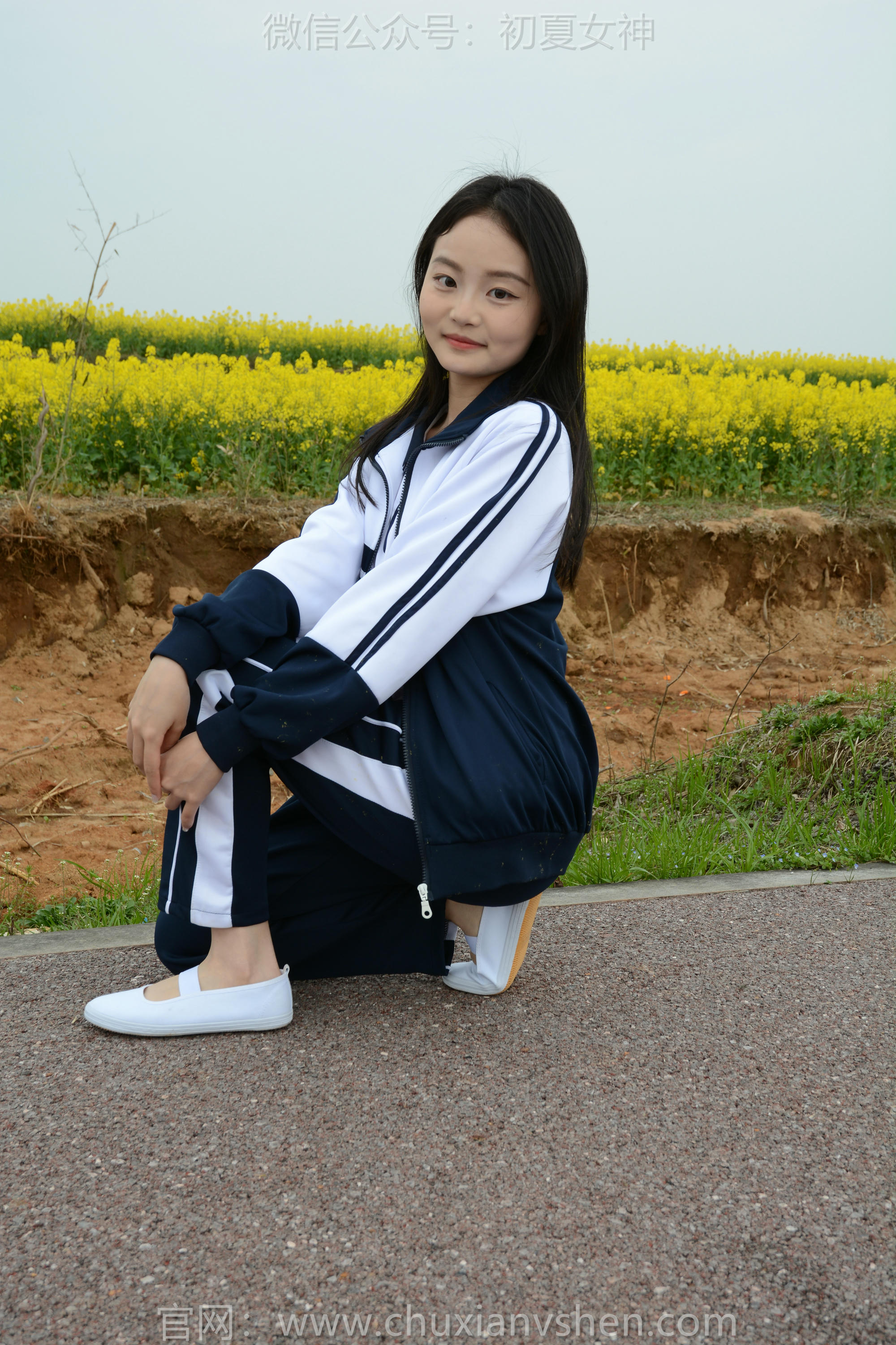 初夏女神 NO.156 双双 油菜花地 [100P1V-3.35GB]_第3集