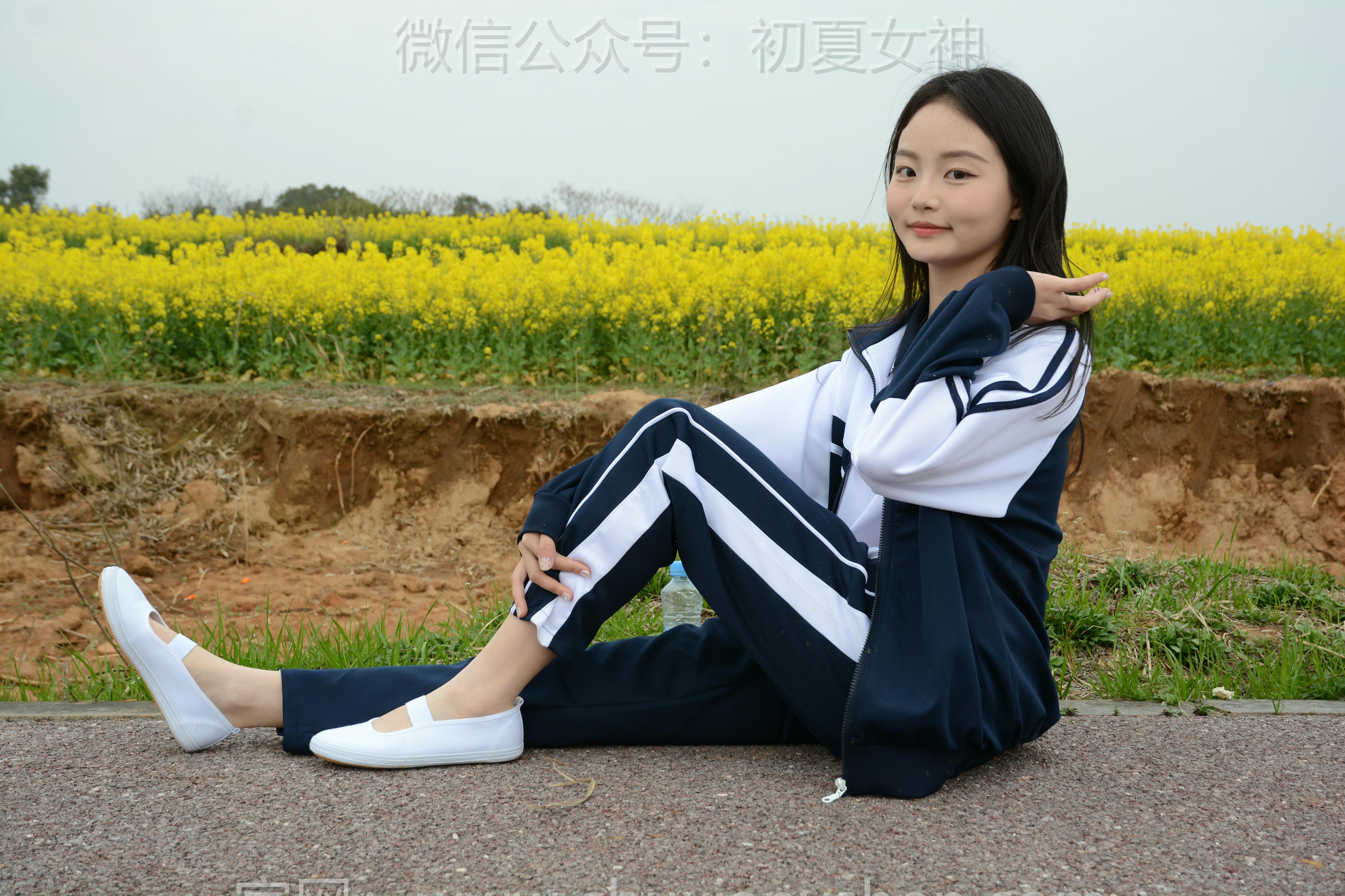 初夏女神 NO.156 双双 油菜花地 [100P1V-3.35GB]_第3集