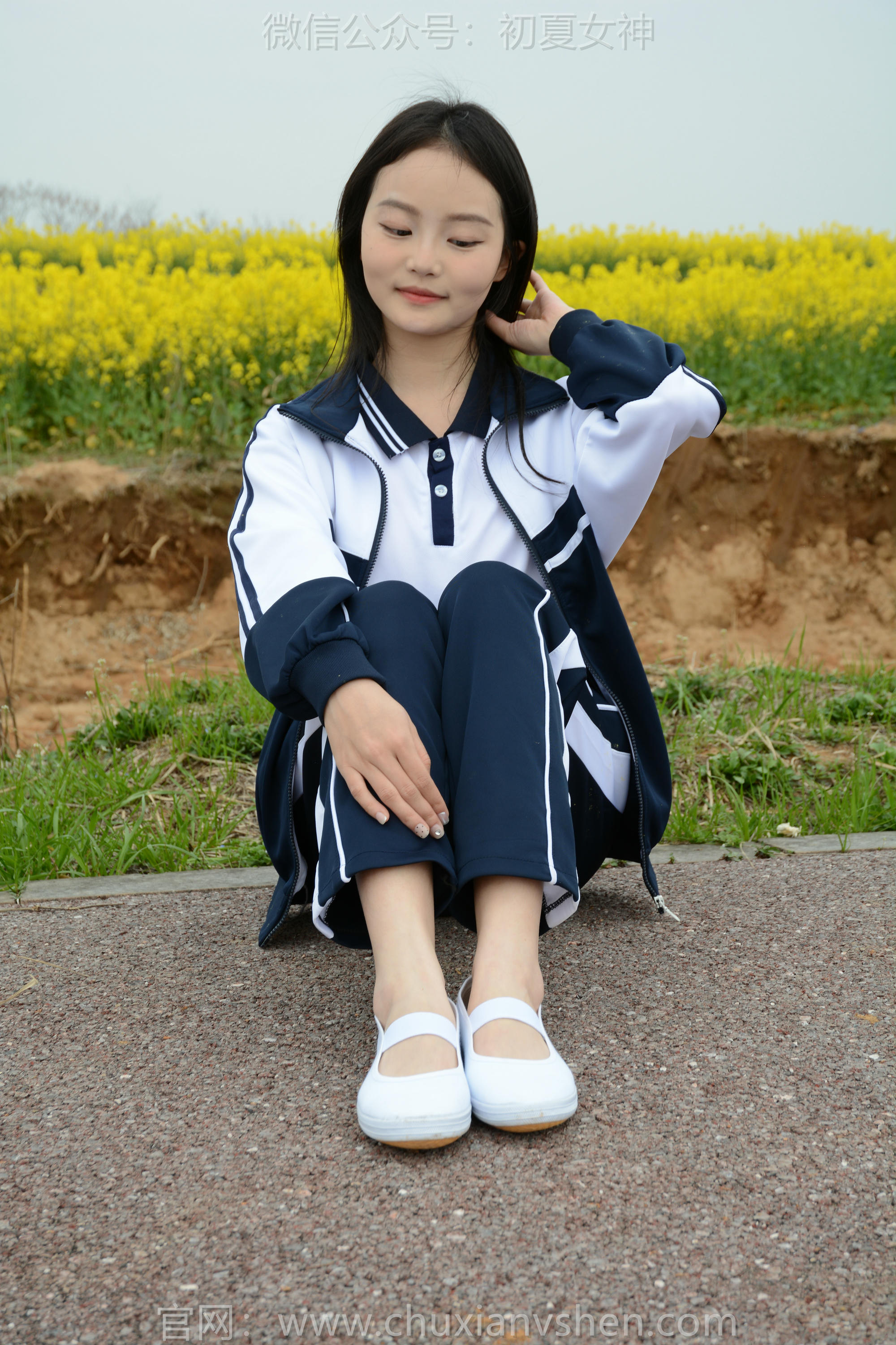 初夏女神 NO.156 双双 油菜花地 [100P1V-3.35GB]_第3集