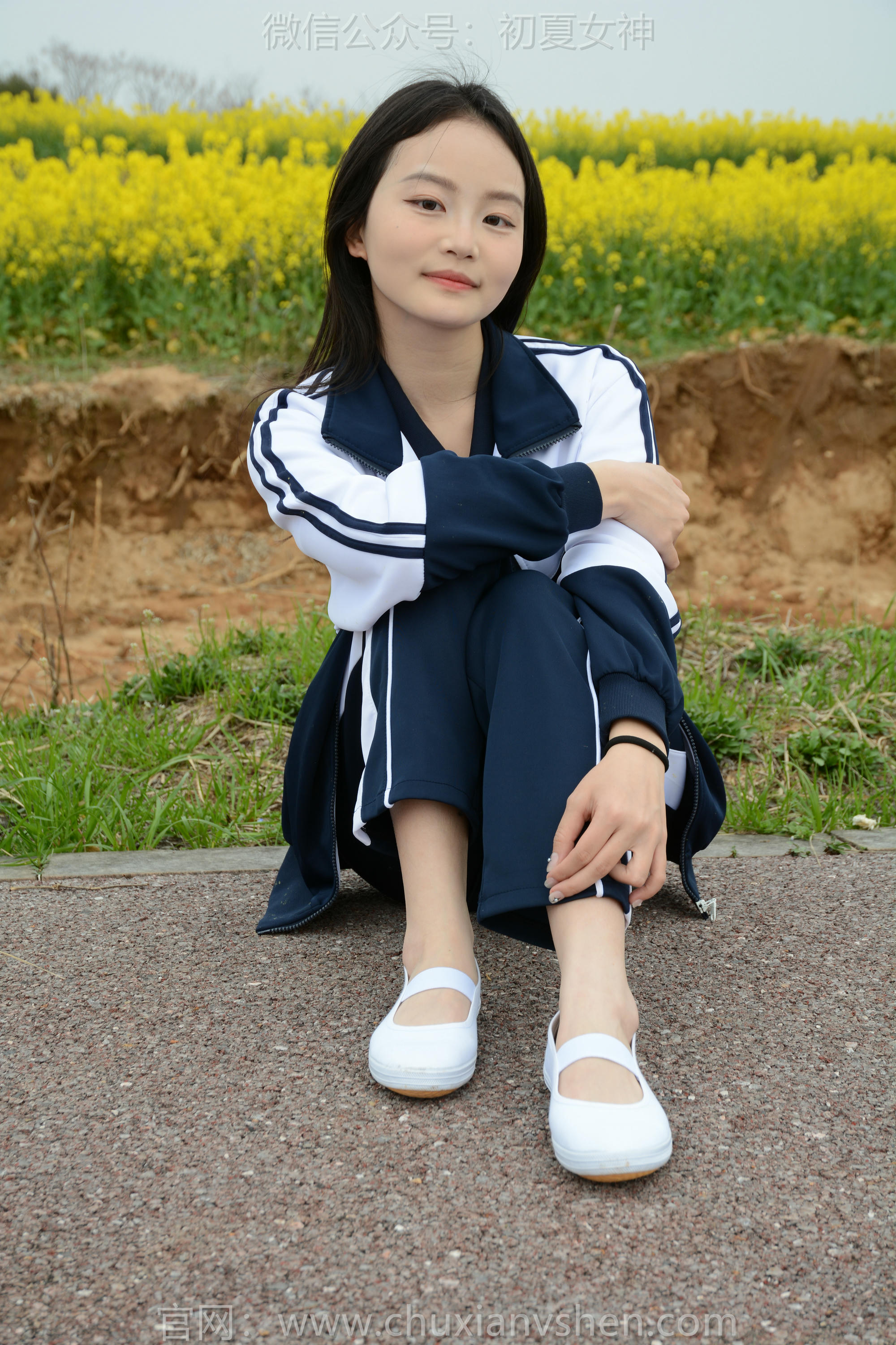 初夏女神 NO.156 双双 油菜花地 [100P1V-3.35GB]_第3集