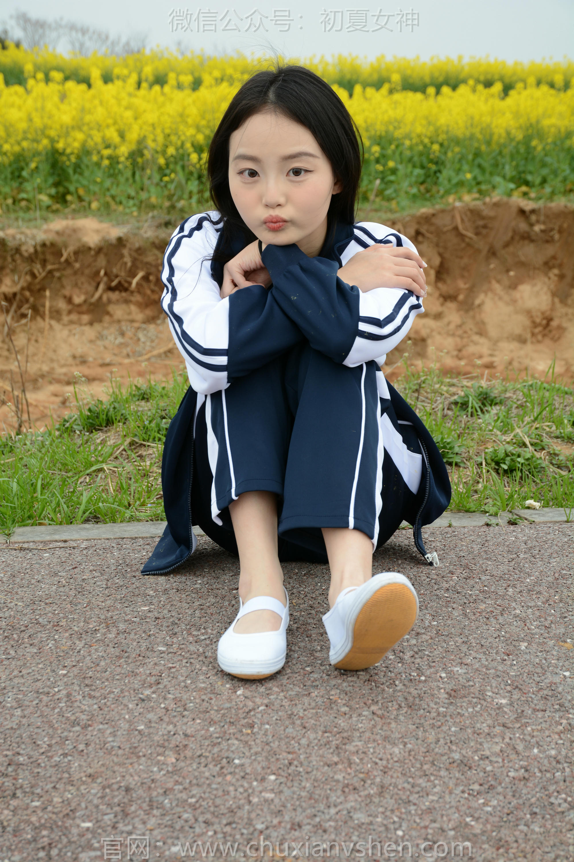 初夏女神 NO.156 双双 油菜花地 [100P1V-3.35GB]_第3集