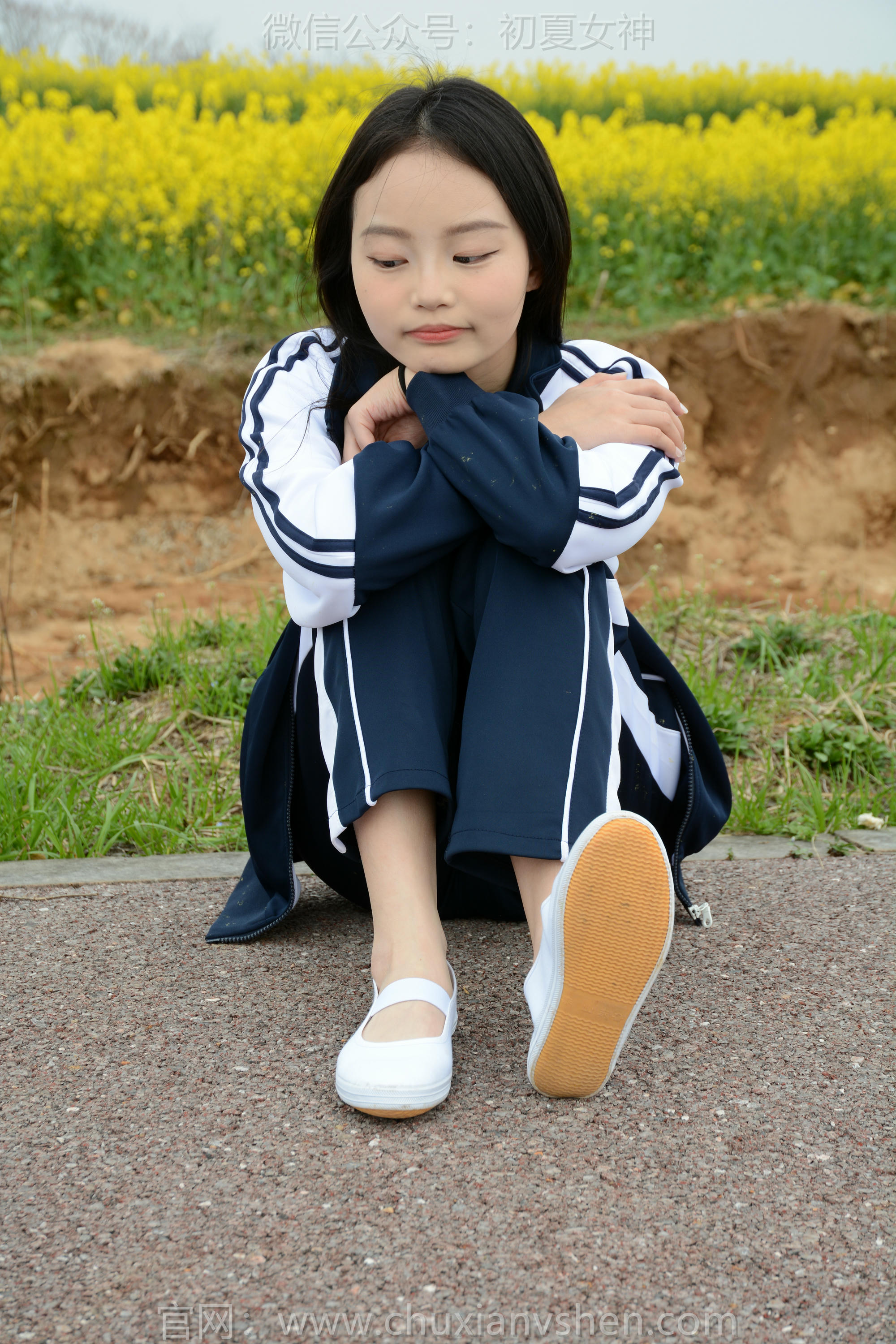 初夏女神 NO.156 双双 油菜花地 [100P1V-3.35GB]_第3集