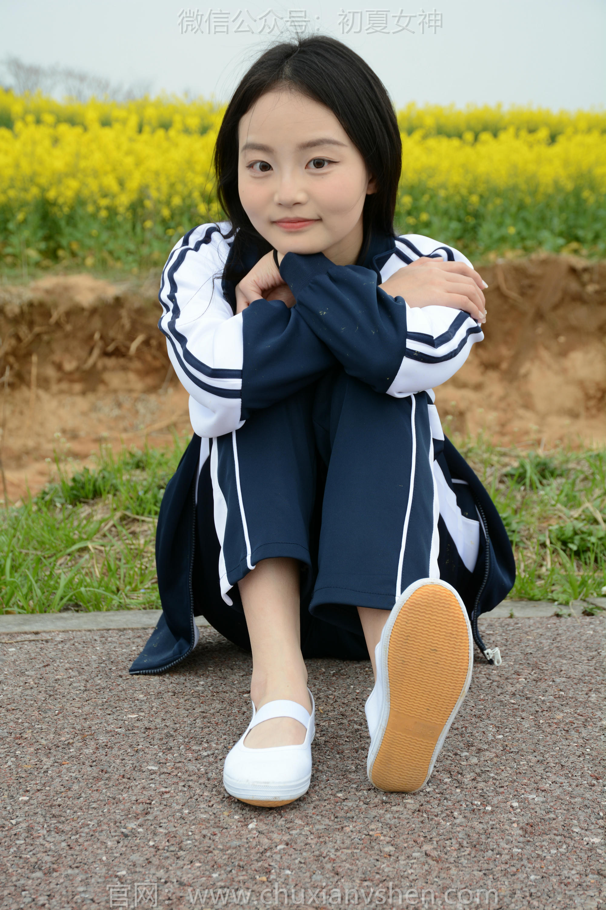 初夏女神 NO.156 双双 油菜花地 [100P1V-3.35GB]_第3集