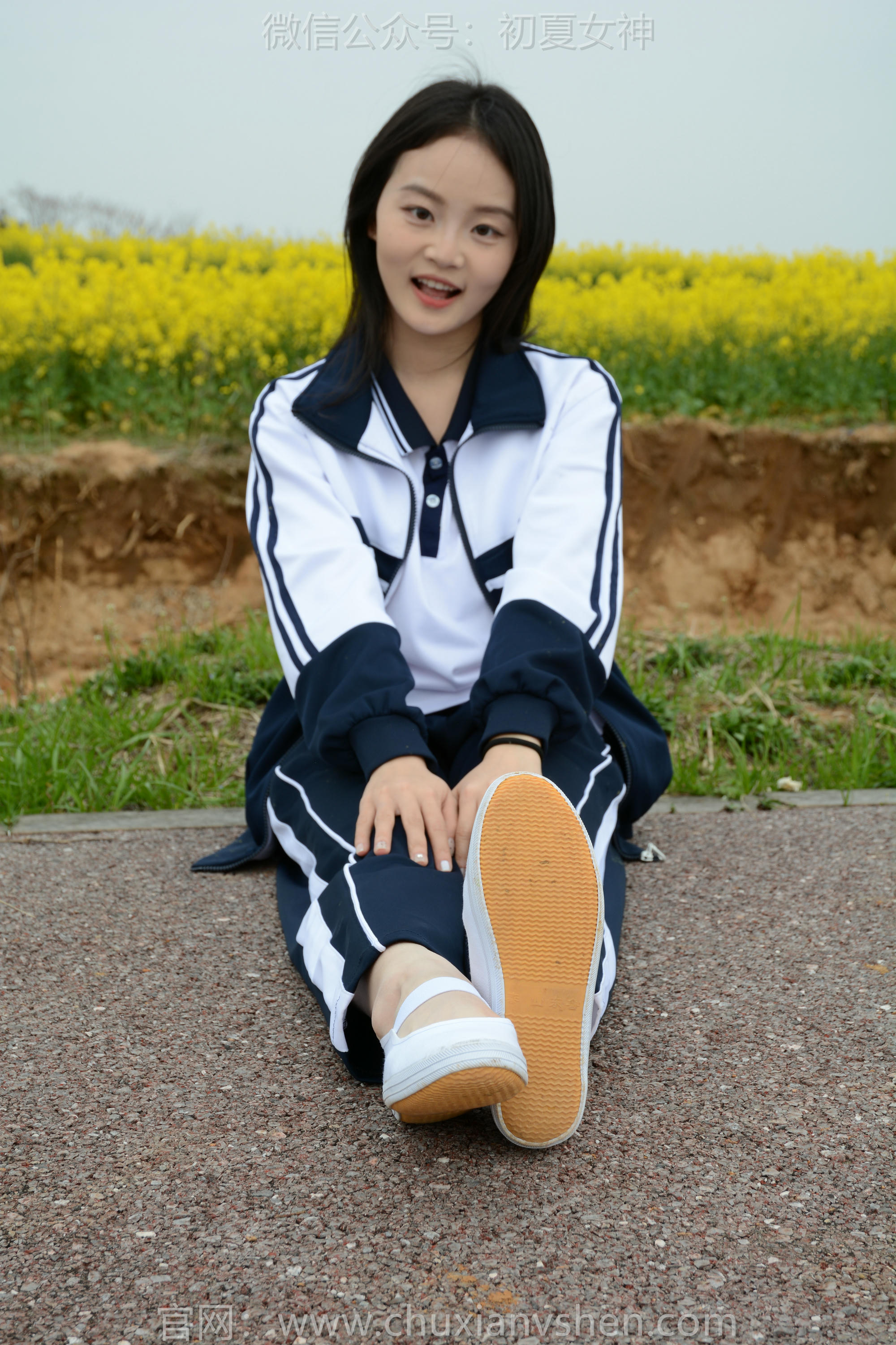 初夏女神 NO.156 双双 油菜花地 [100P1V-3.35GB]_第3集