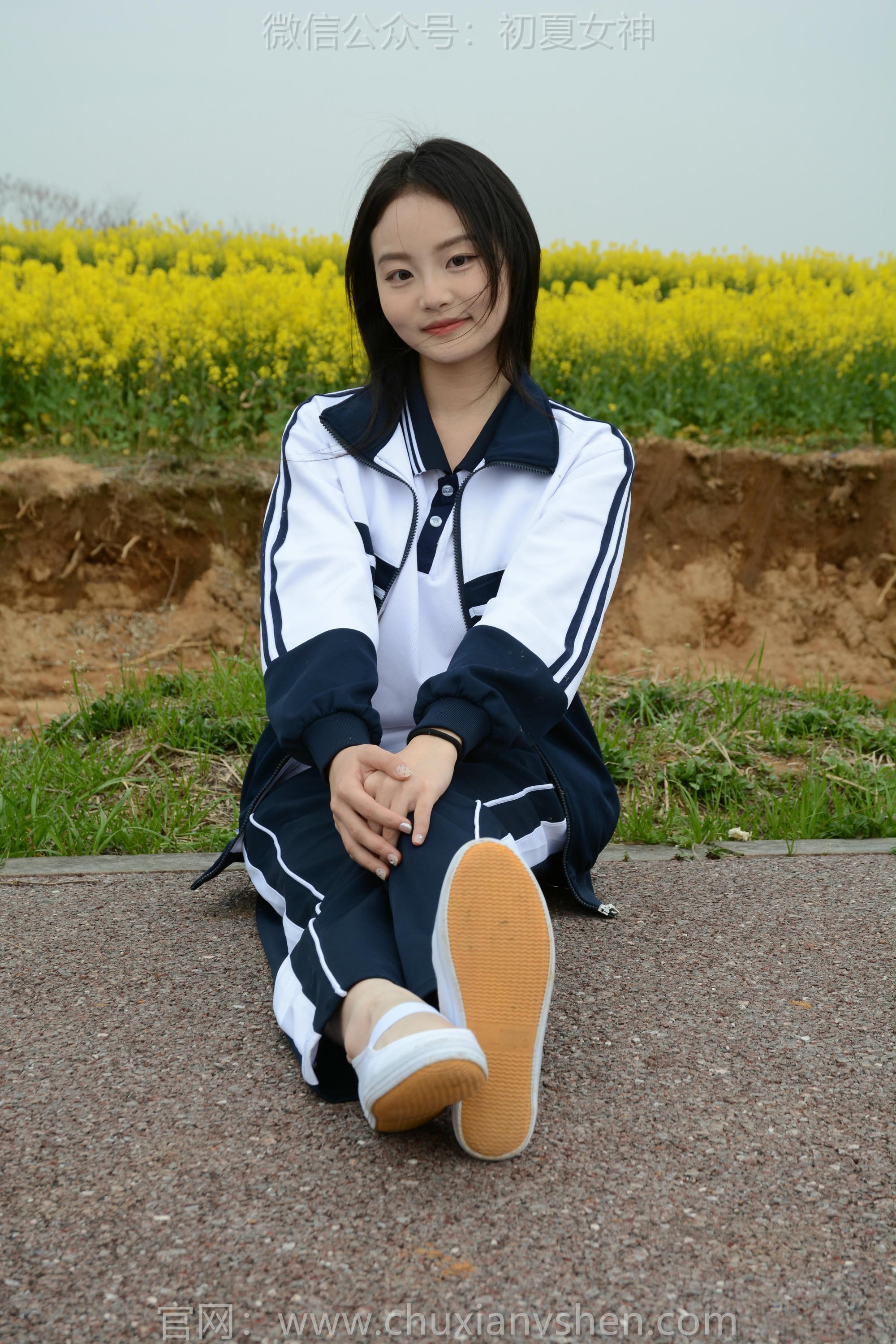 初夏女神 NO.156 双双 油菜花地 [100P1V-3.35GB]_第3集