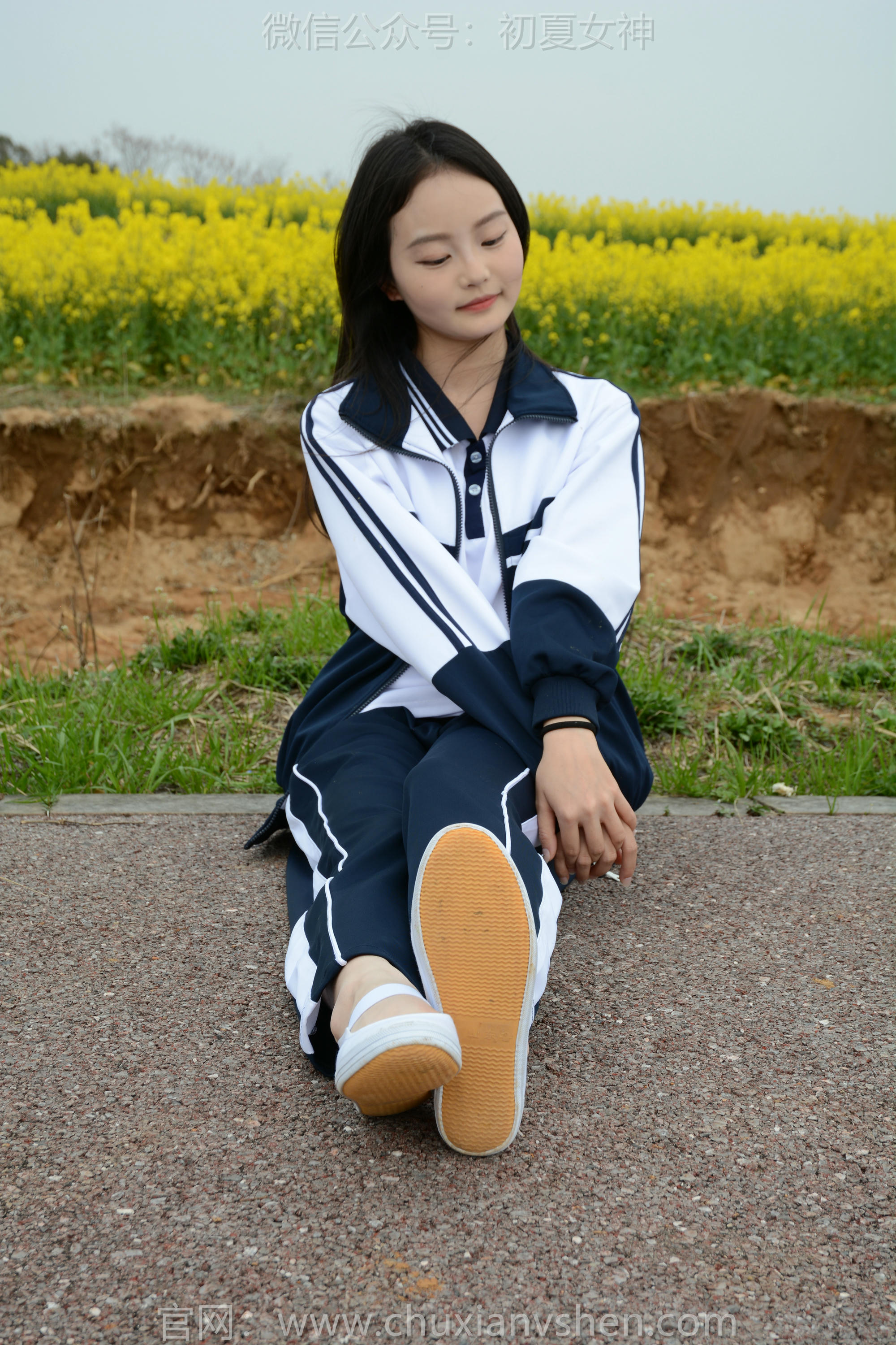 初夏女神 NO.156 双双 油菜花地 [100P1V-3.35GB]_第4集