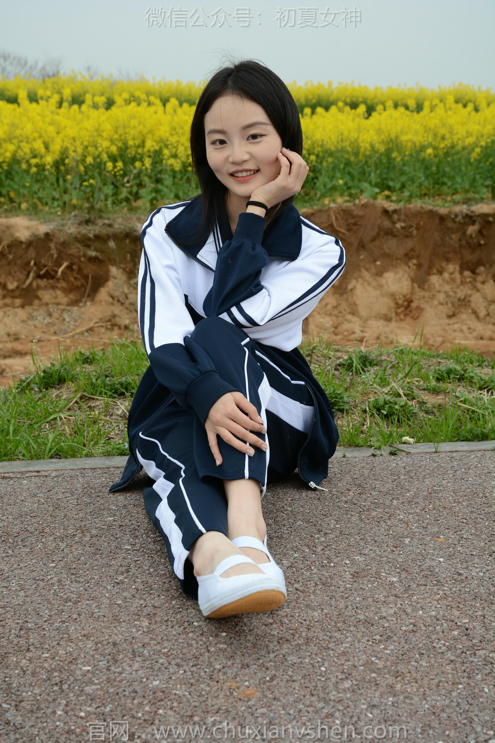 初夏女神 NO.156 双双 油菜花地 [100P1V-3.35GB]_第4集