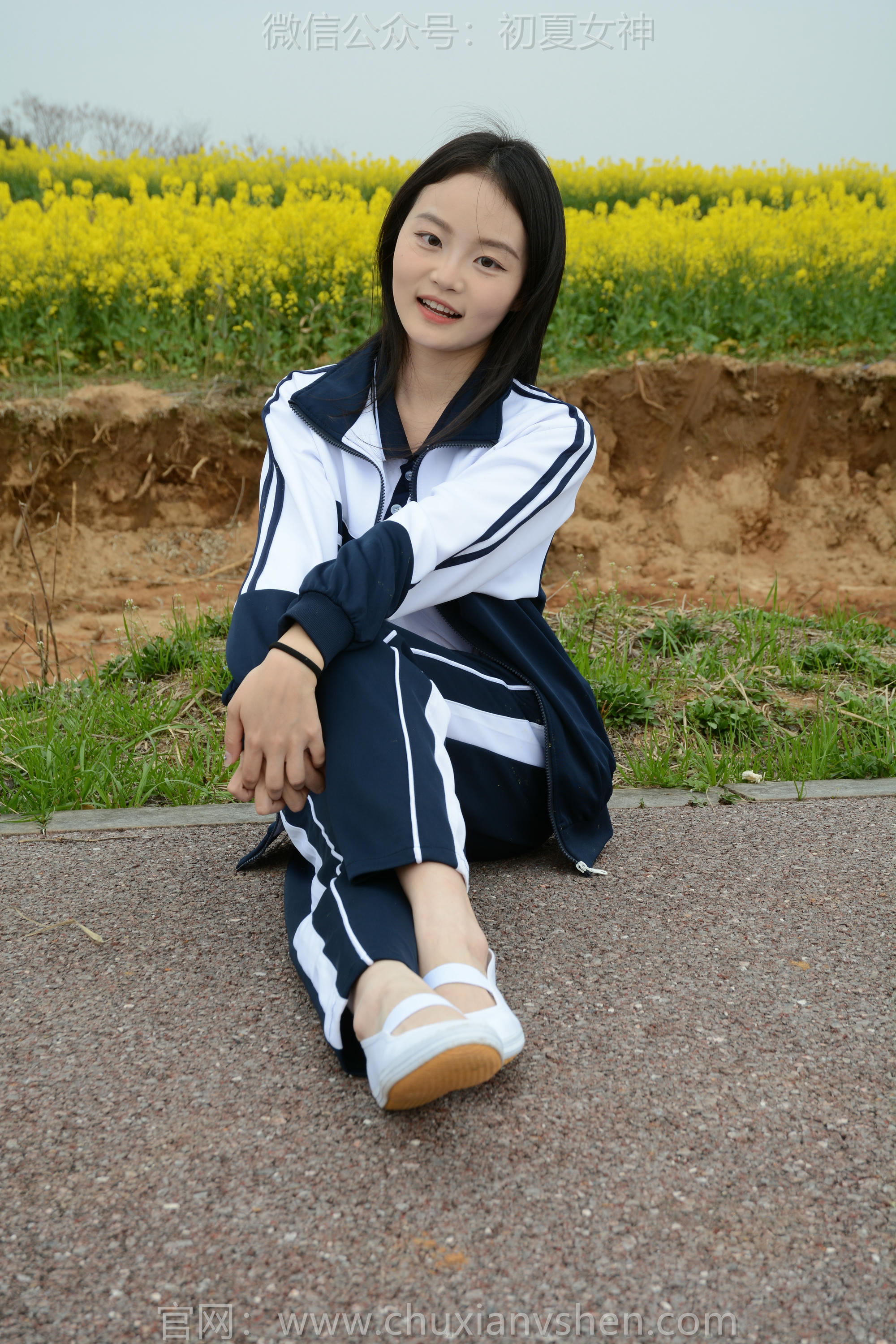 初夏女神 NO.156 双双 油菜花地 [100P1V-3.35GB]_第4集