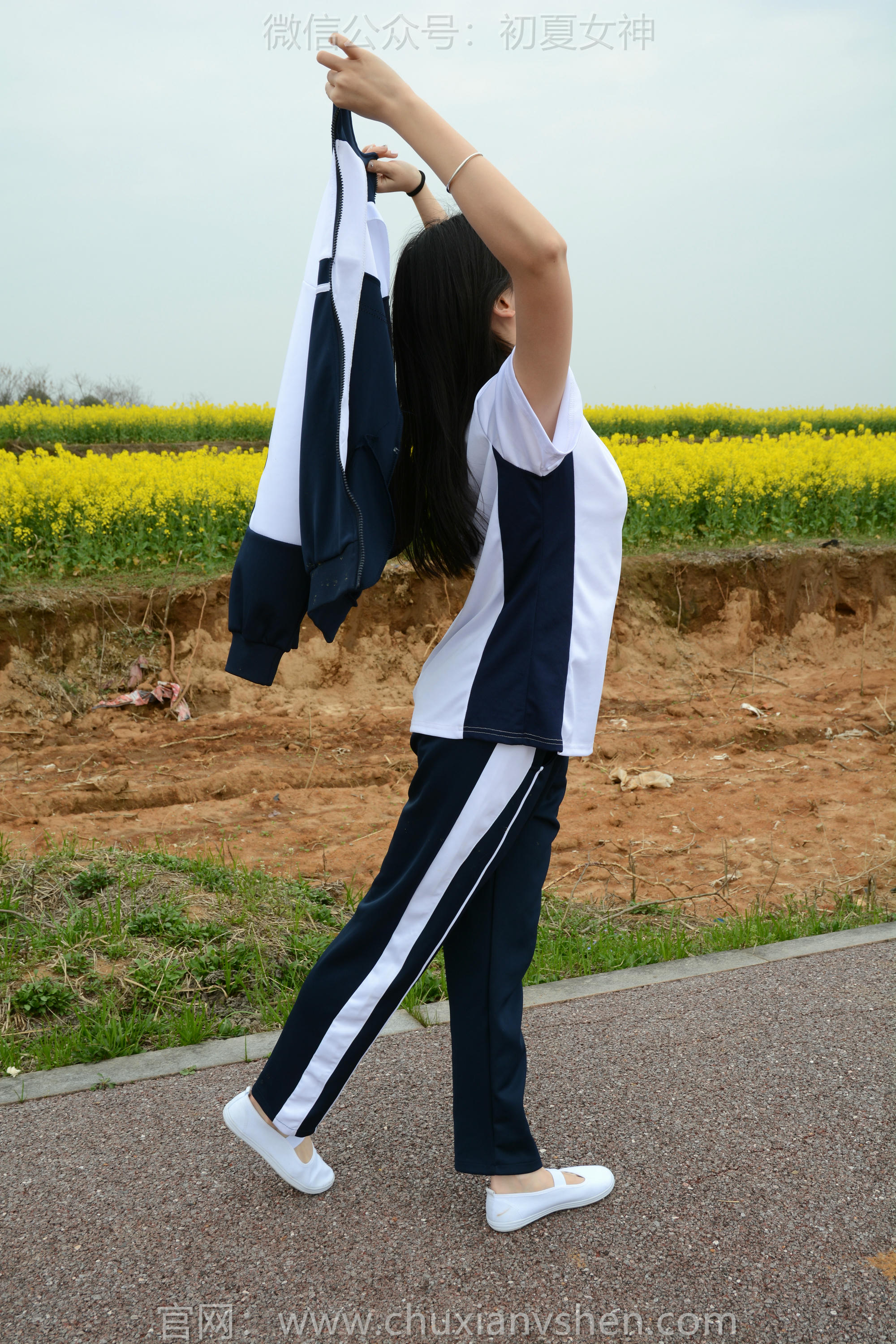 初夏女神 NO.156 双双 油菜花地 [100P1V-3.35GB]_第4集