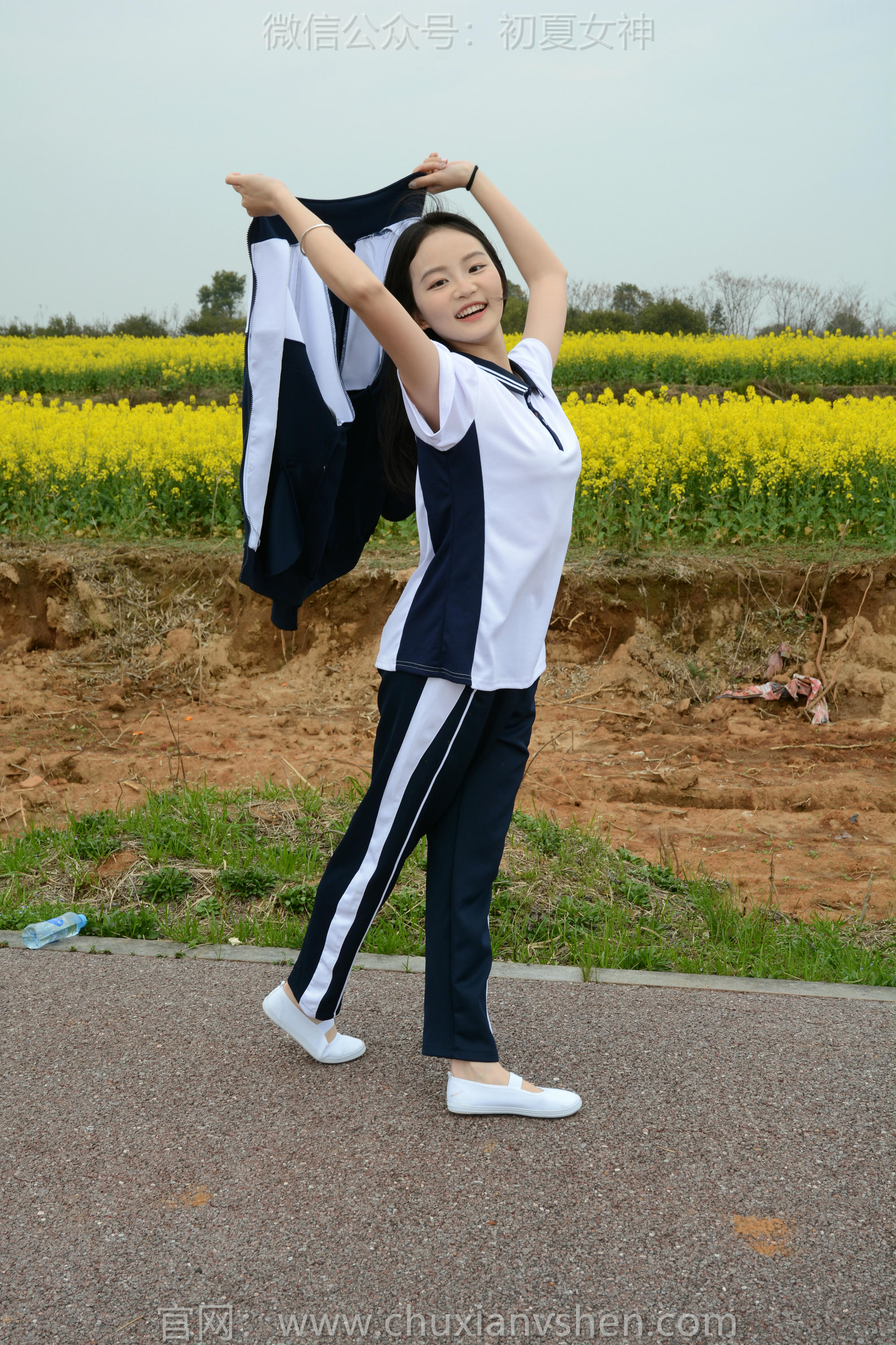 初夏女神 NO.156 双双 油菜花地 [100P1V-3.35GB]_第4集