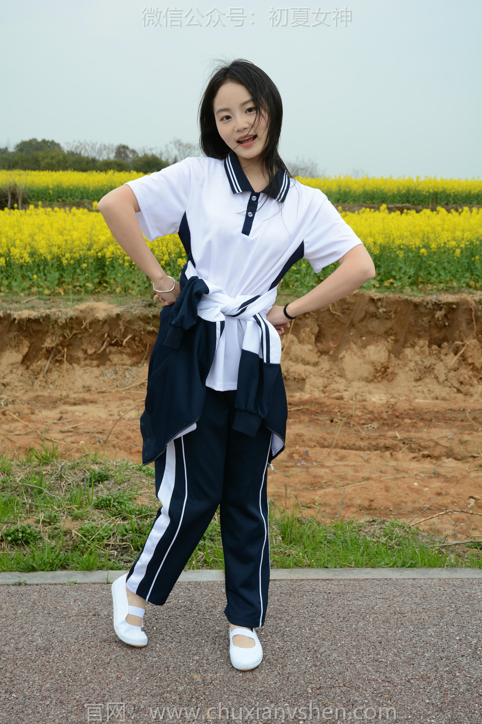 初夏女神 NO.156 双双 油菜花地 [100P1V-3.35GB]_第4集