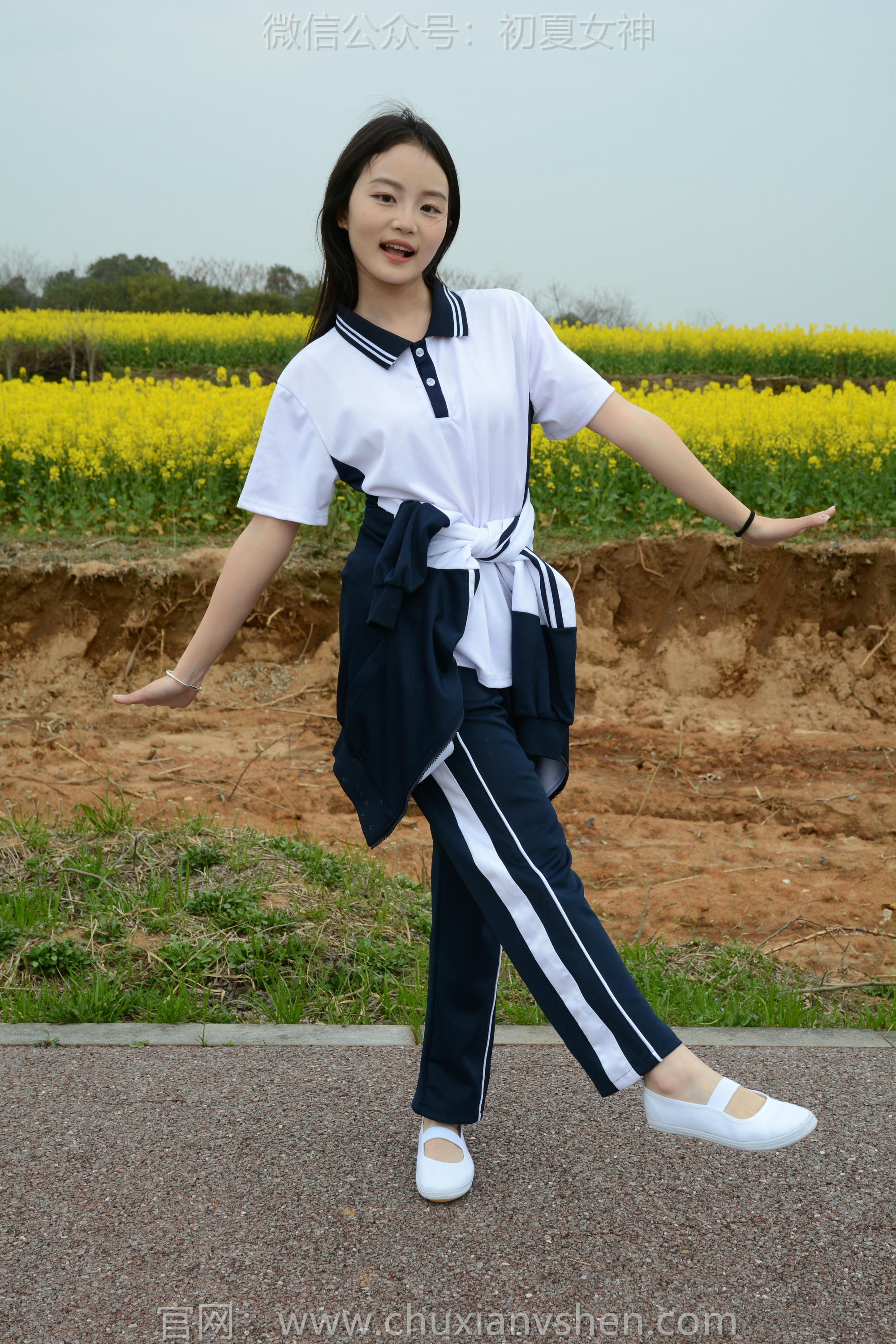 初夏女神 NO.156 双双 油菜花地 [100P1V-3.35GB]_第4集