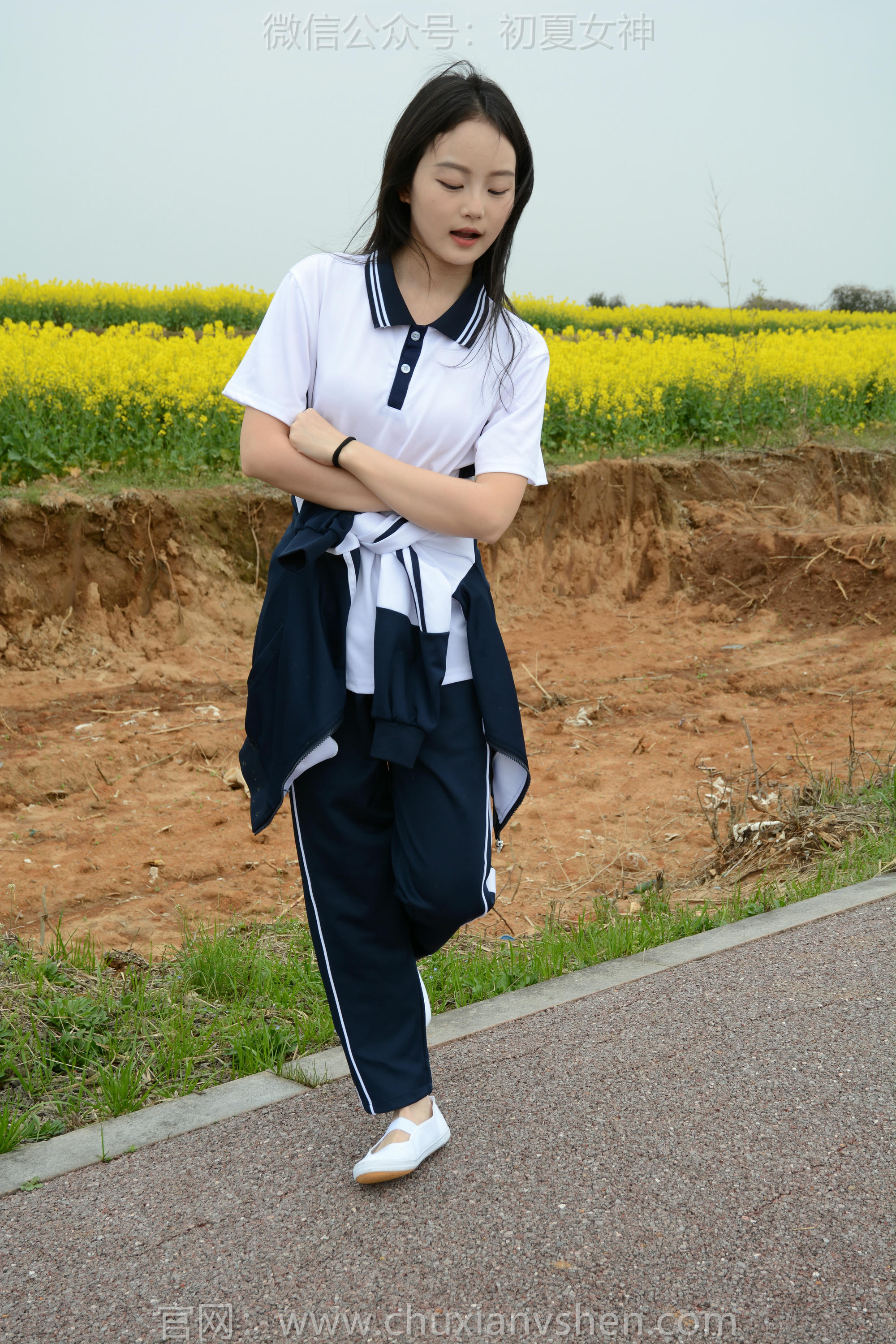 初夏女神 NO.156 双双 油菜花地 [100P1V-3.35GB]_第4集