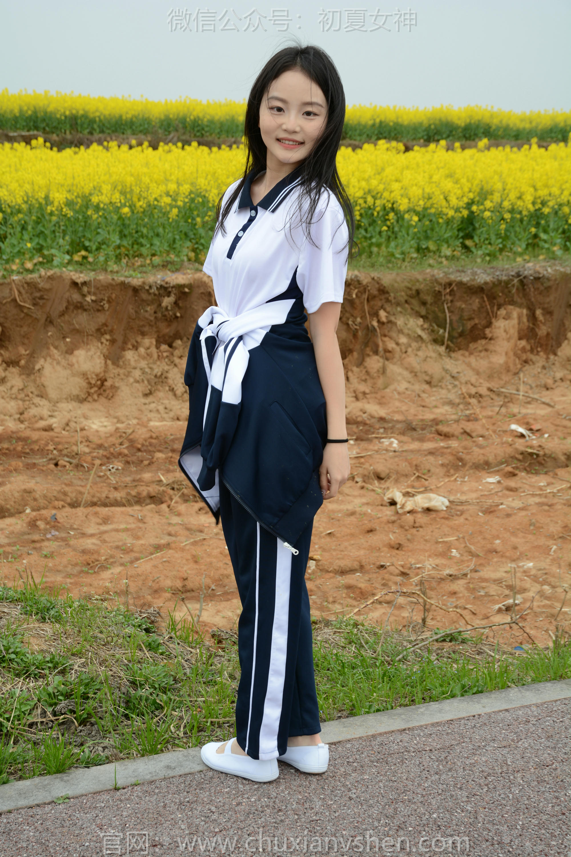 初夏女神 NO.156 双双 油菜花地 [100P1V-3.35GB]_第4集