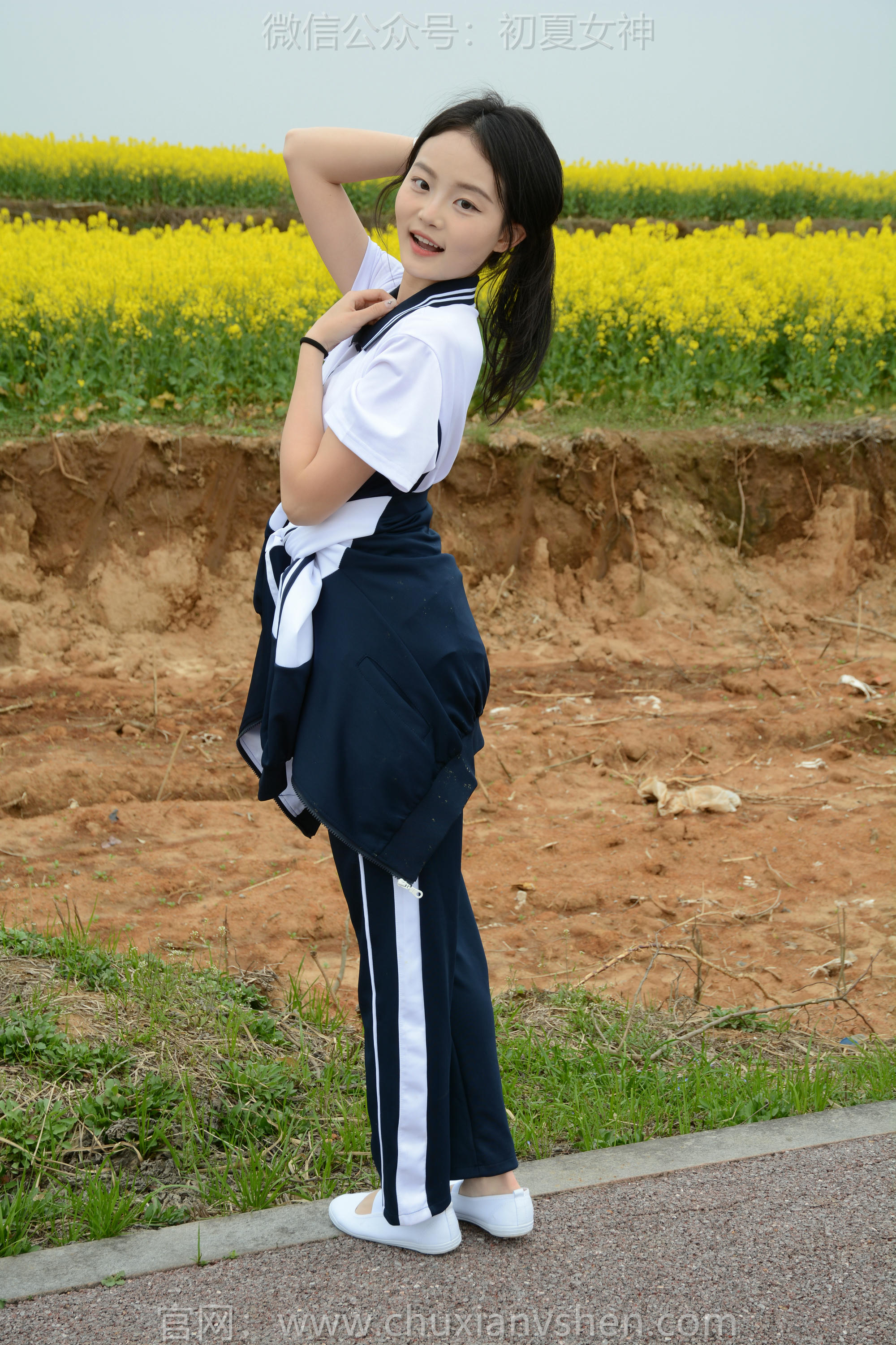 初夏女神 NO.156 双双 油菜花地 [100P1V-3.35GB]_第4集