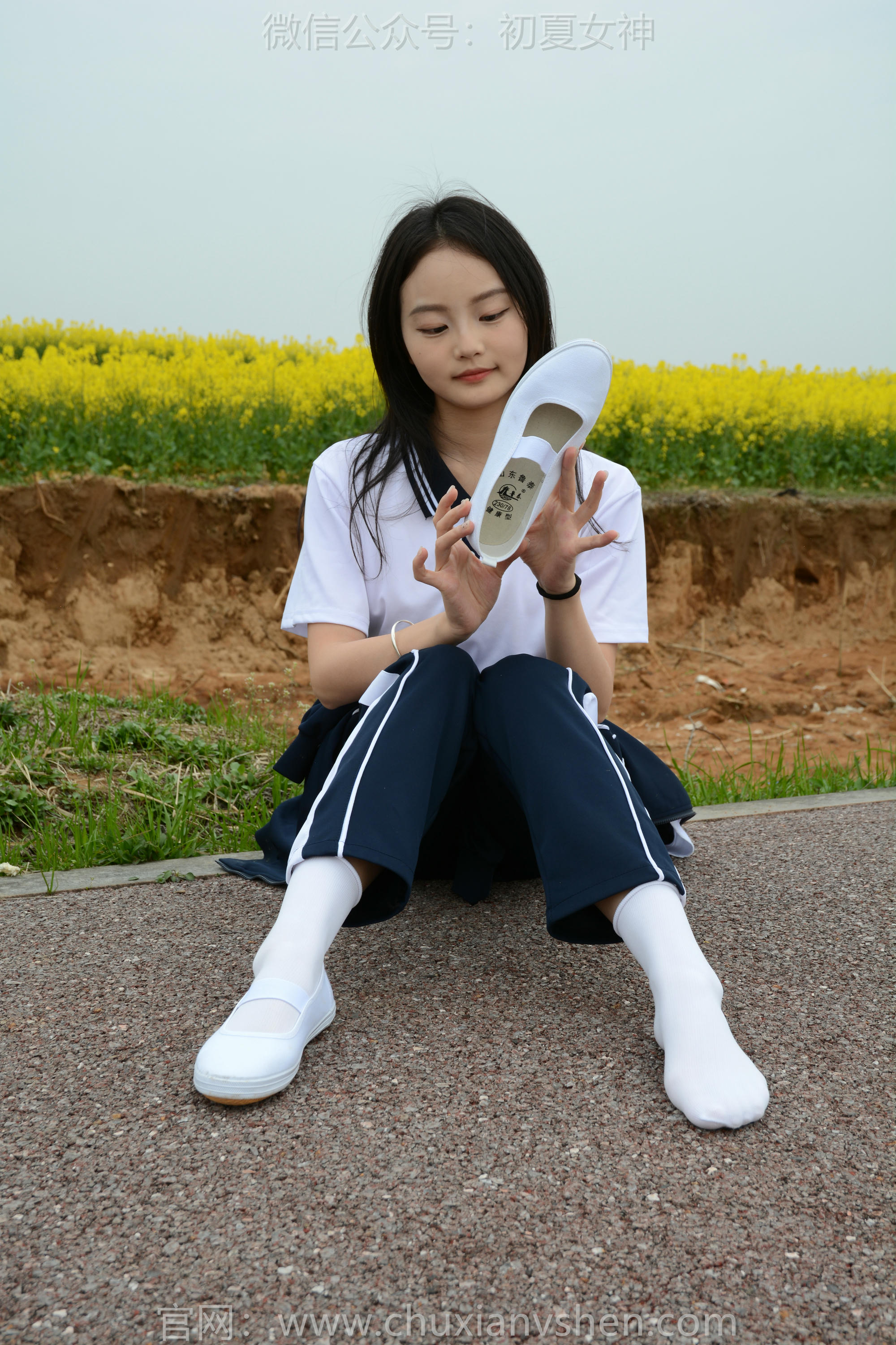 初夏女神 NO.156 双双 油菜花地 [100P1V-3.35GB]_第4集