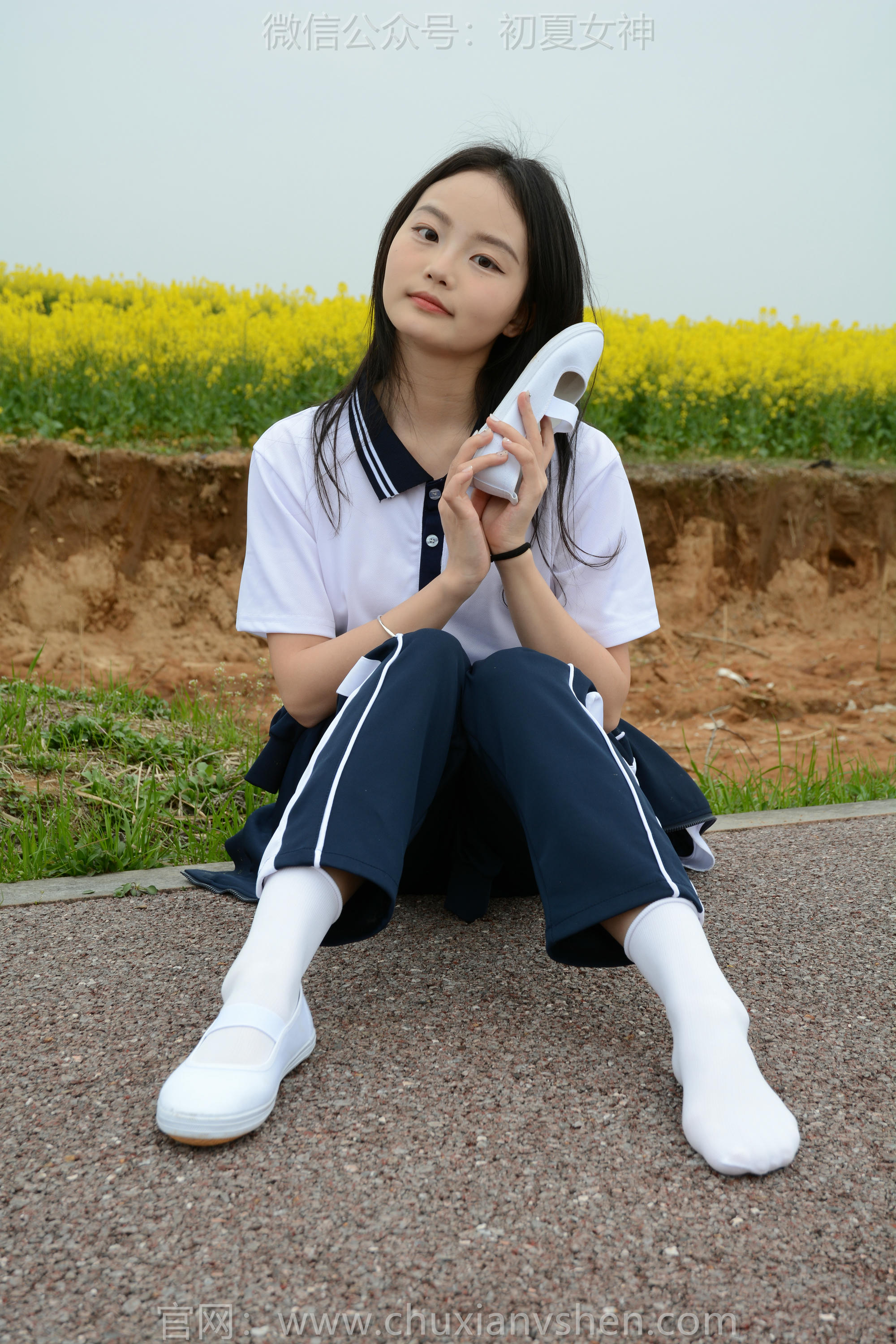 初夏女神 NO.156 双双 油菜花地 [100P1V-3.35GB]_第4集