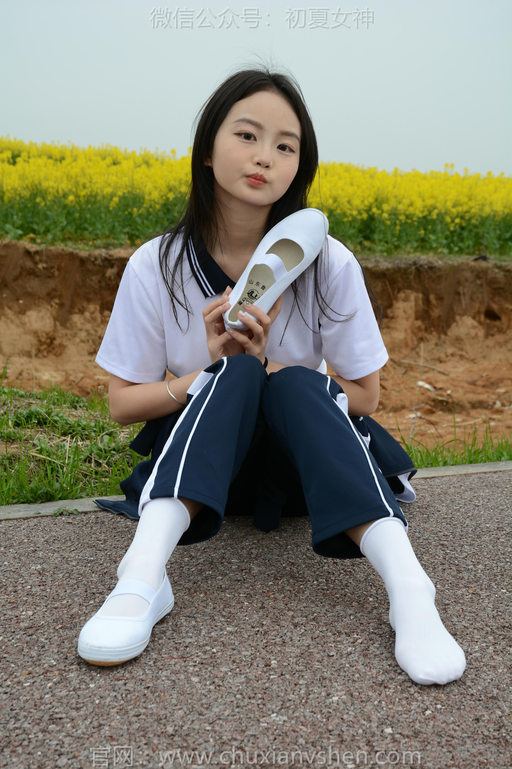 初夏女神 NO.156 双双 油菜花地 [100P1V-3.35GB]_第4集