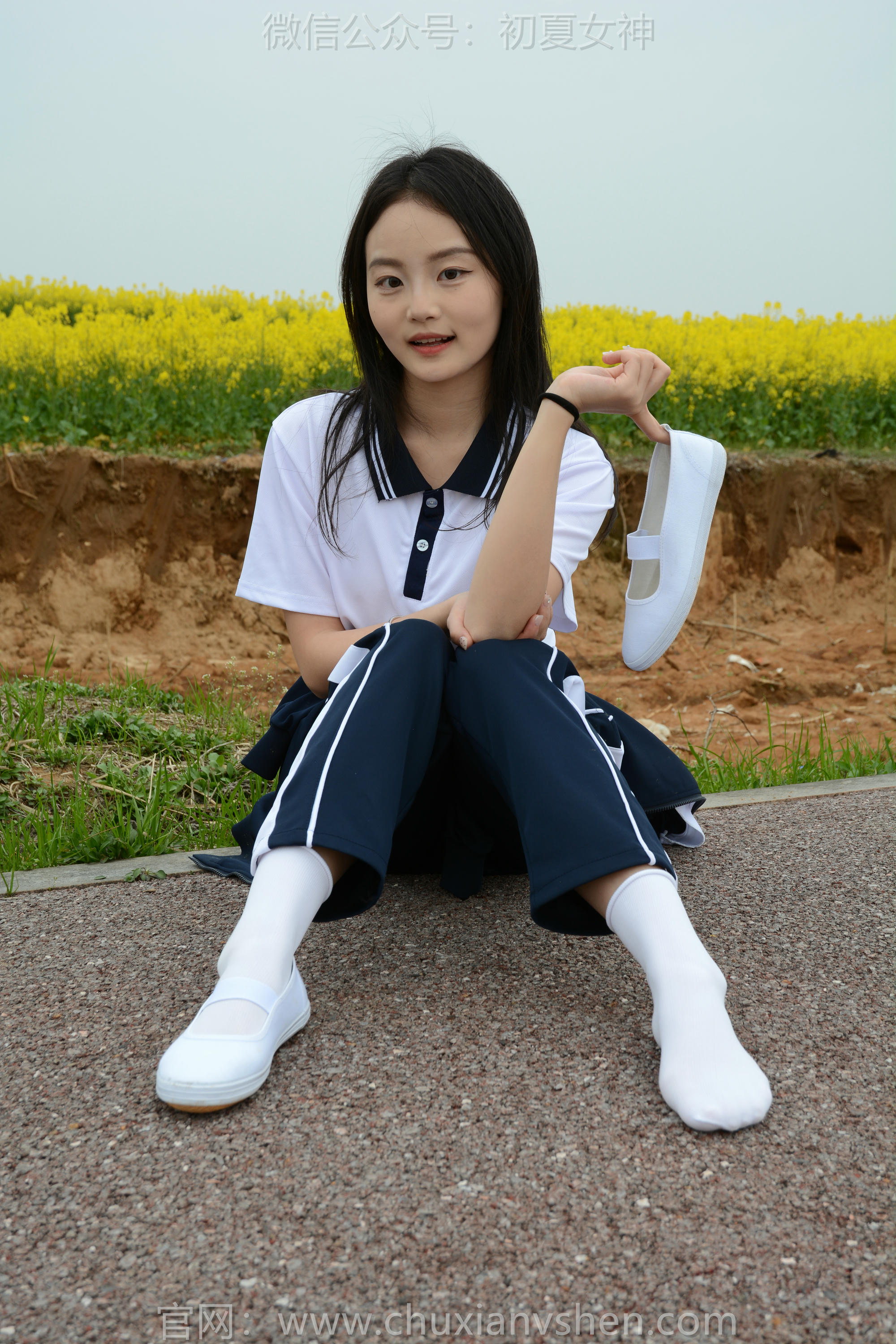 初夏女神 NO.156 双双 油菜花地 [100P1V-3.35GB]_第4集