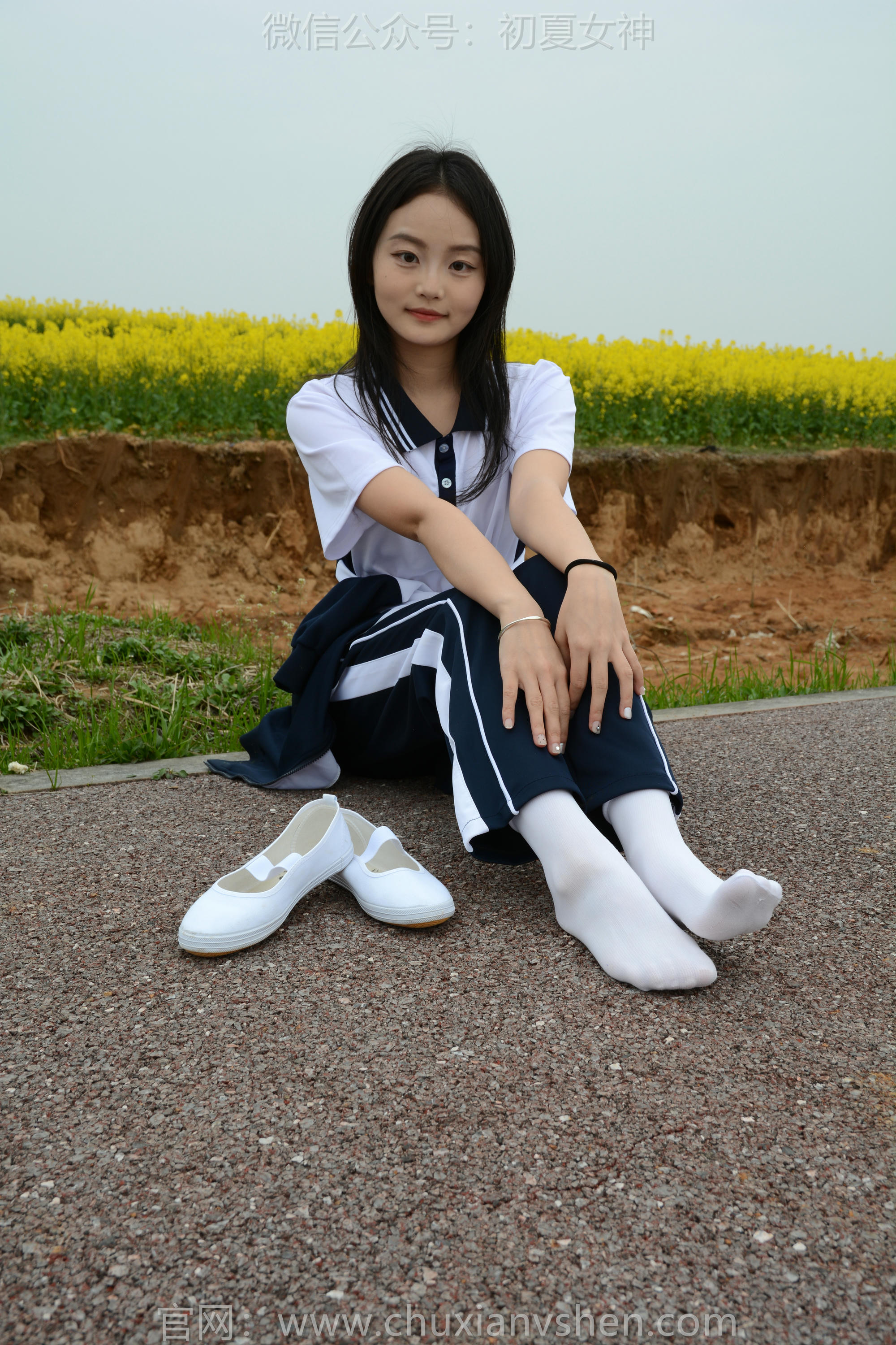 初夏女神 NO.156 双双 油菜花地 [100P1V-3.35GB]_第5集