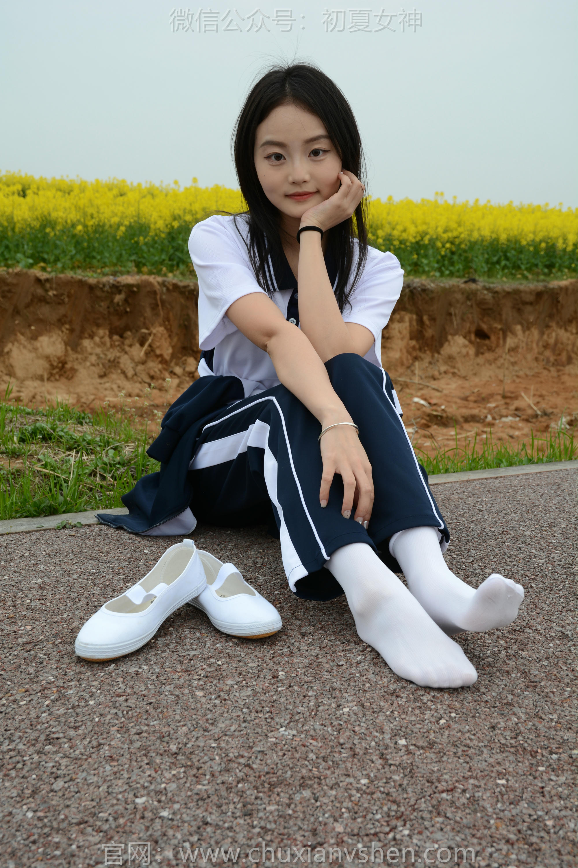 初夏女神 NO.156 双双 油菜花地 [100P1V-3.35GB]_第5集