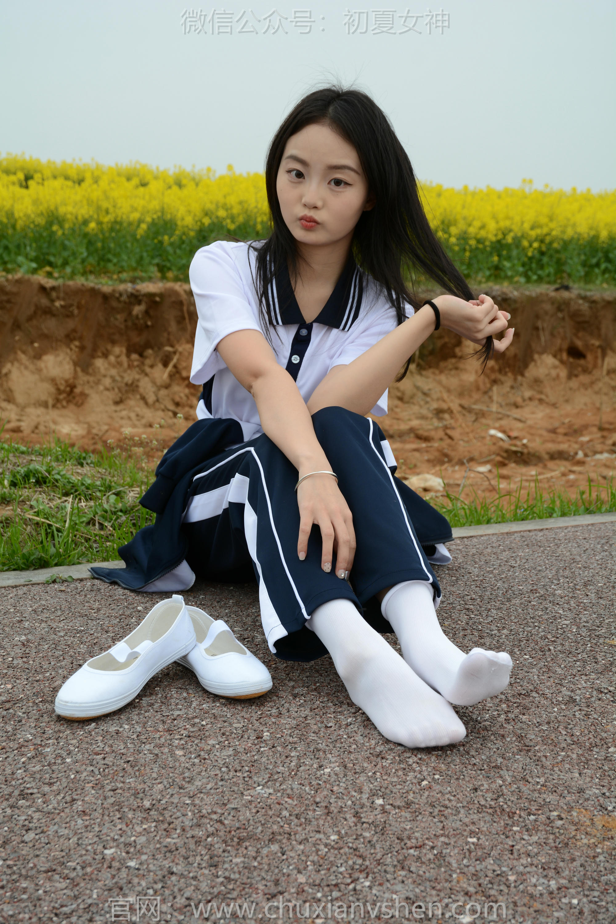 初夏女神 NO.156 双双 油菜花地 [100P1V-3.35GB]_第5集