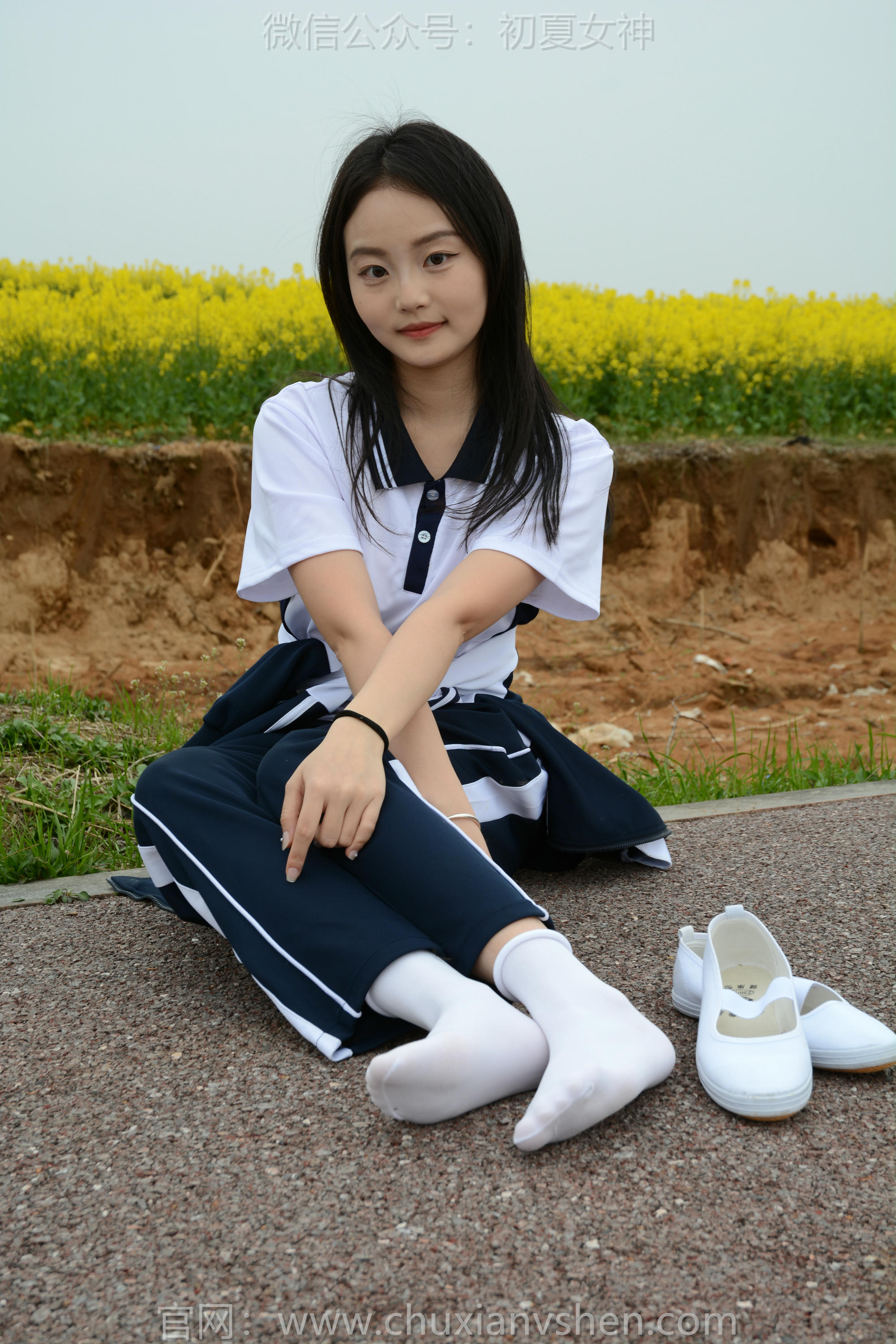 初夏女神 NO.156 双双 油菜花地 [100P1V-3.35GB]_第5集