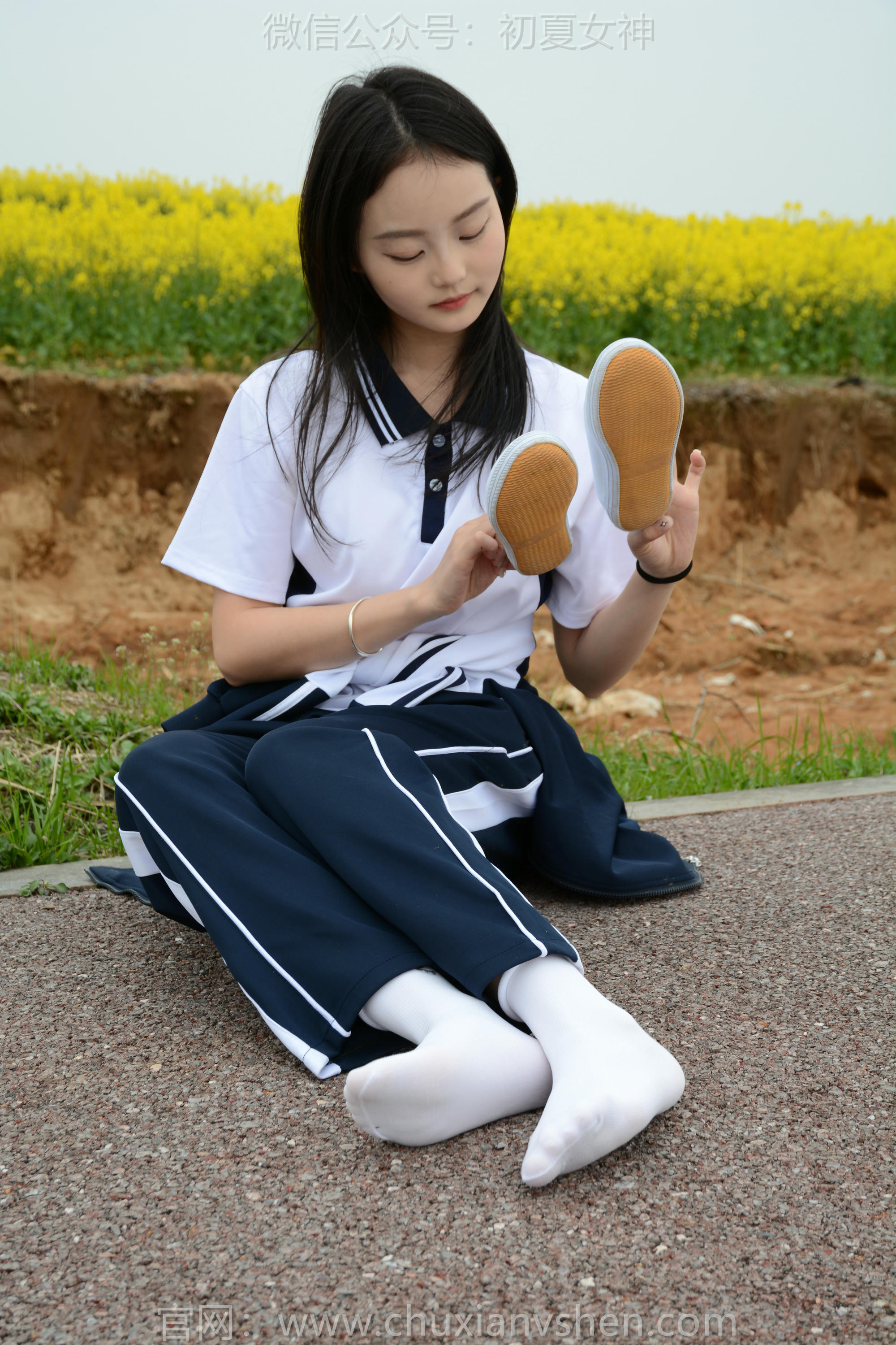 初夏女神 NO.156 双双 油菜花地 [100P1V-3.35GB]_第5集