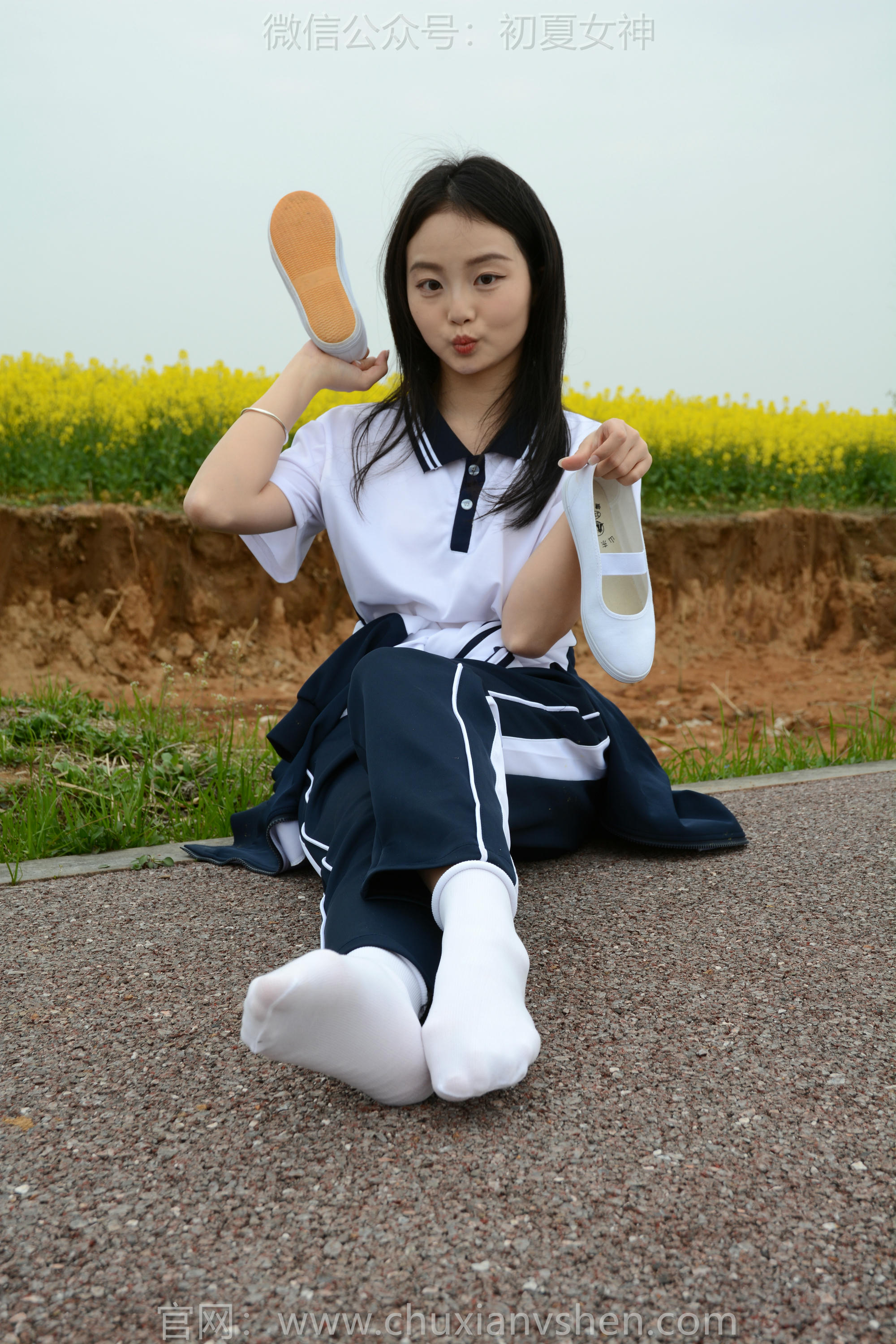 初夏女神 NO.156 双双 油菜花地 [100P1V-3.35GB]_第5集