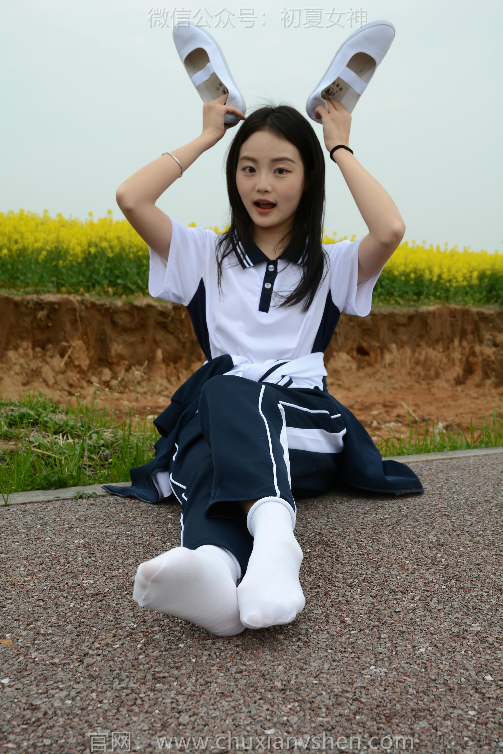 初夏女神 NO.156 双双 油菜花地 [100P1V-3.35GB]_第5集