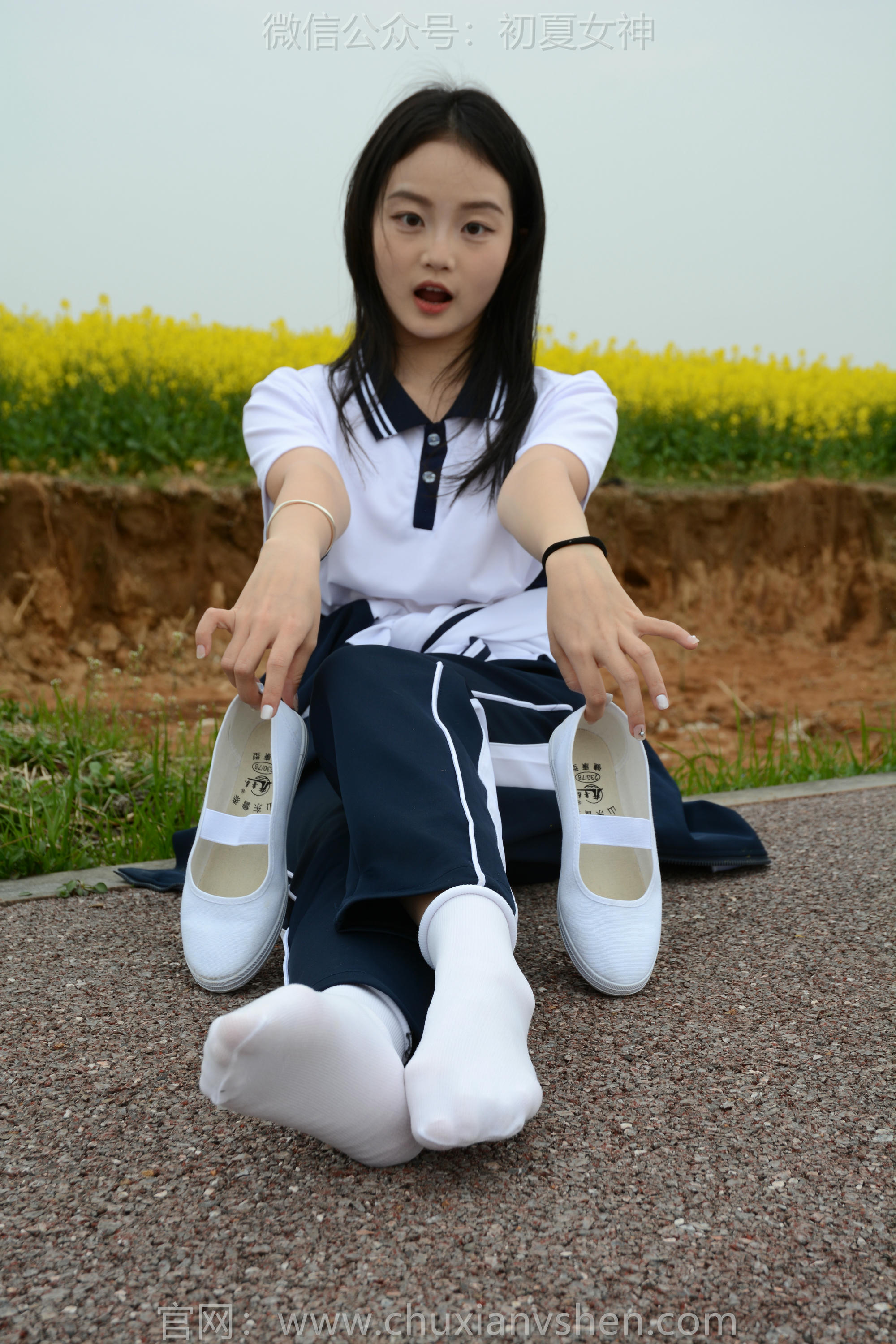 初夏女神 NO.156 双双 油菜花地 [100P1V-3.35GB]_第5集