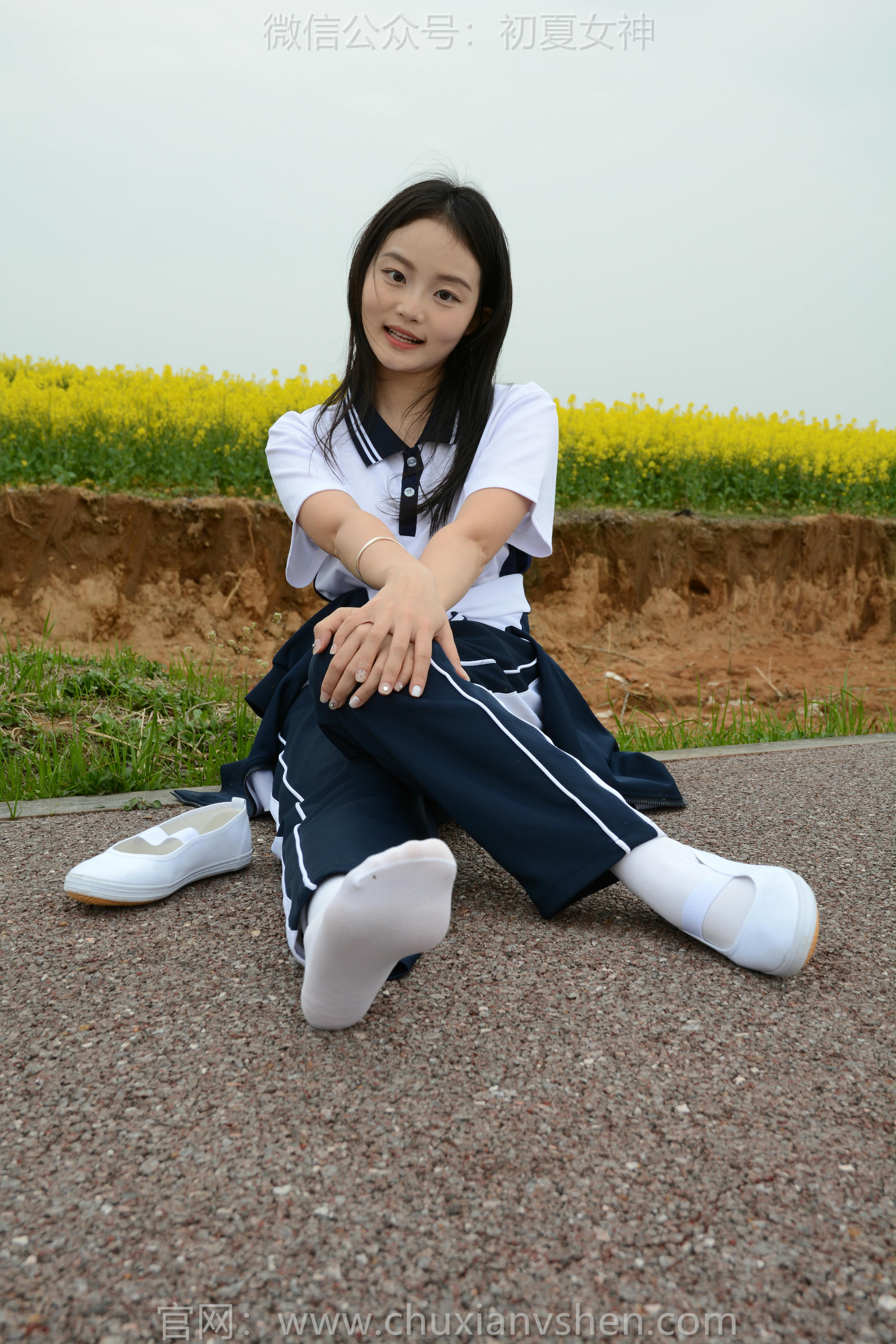 初夏女神 NO.156 双双 油菜花地 [100P1V-3.35GB]_第5集