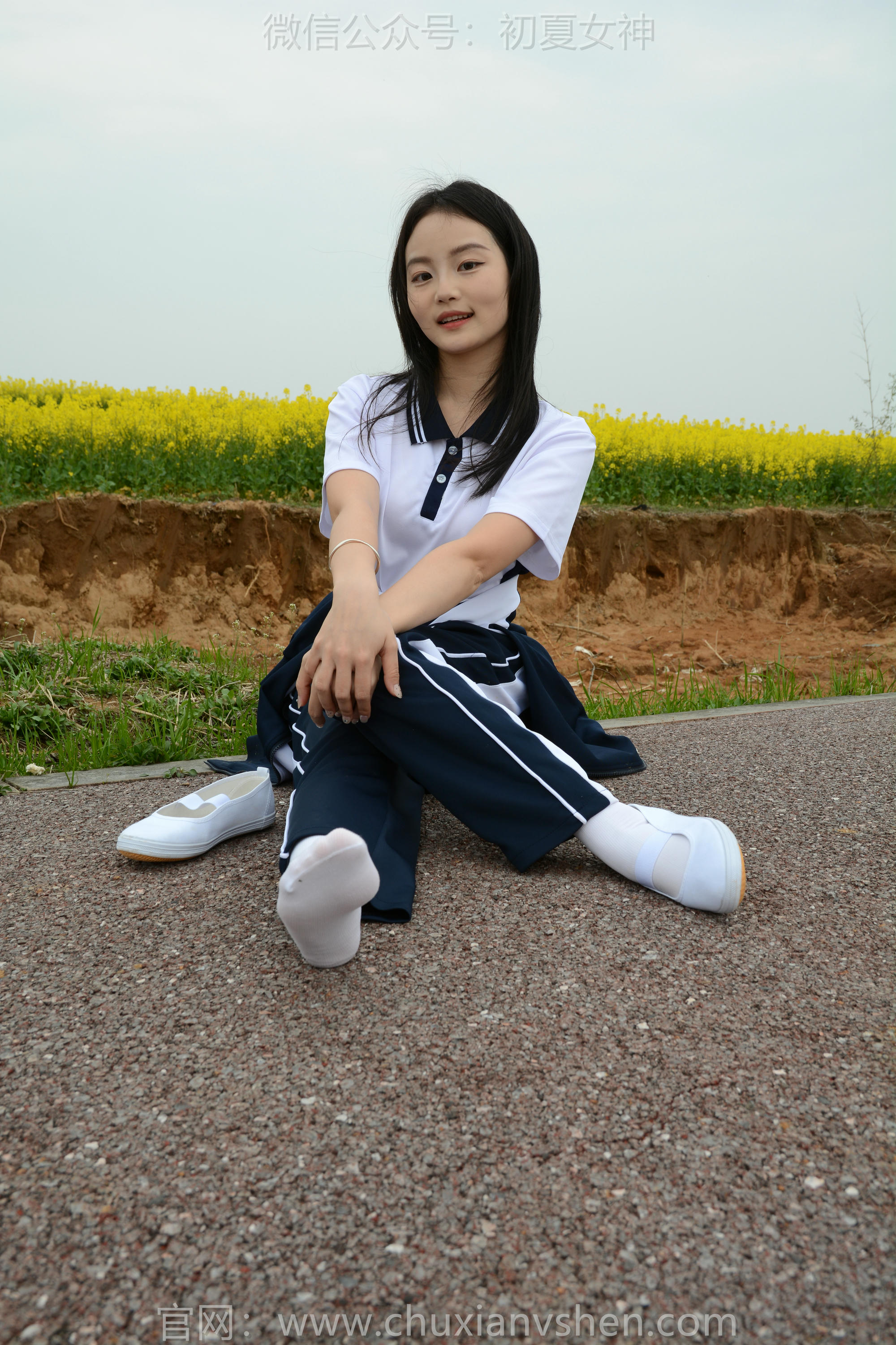 初夏女神 NO.156 双双 油菜花地 [100P1V-3.35GB]_第5集