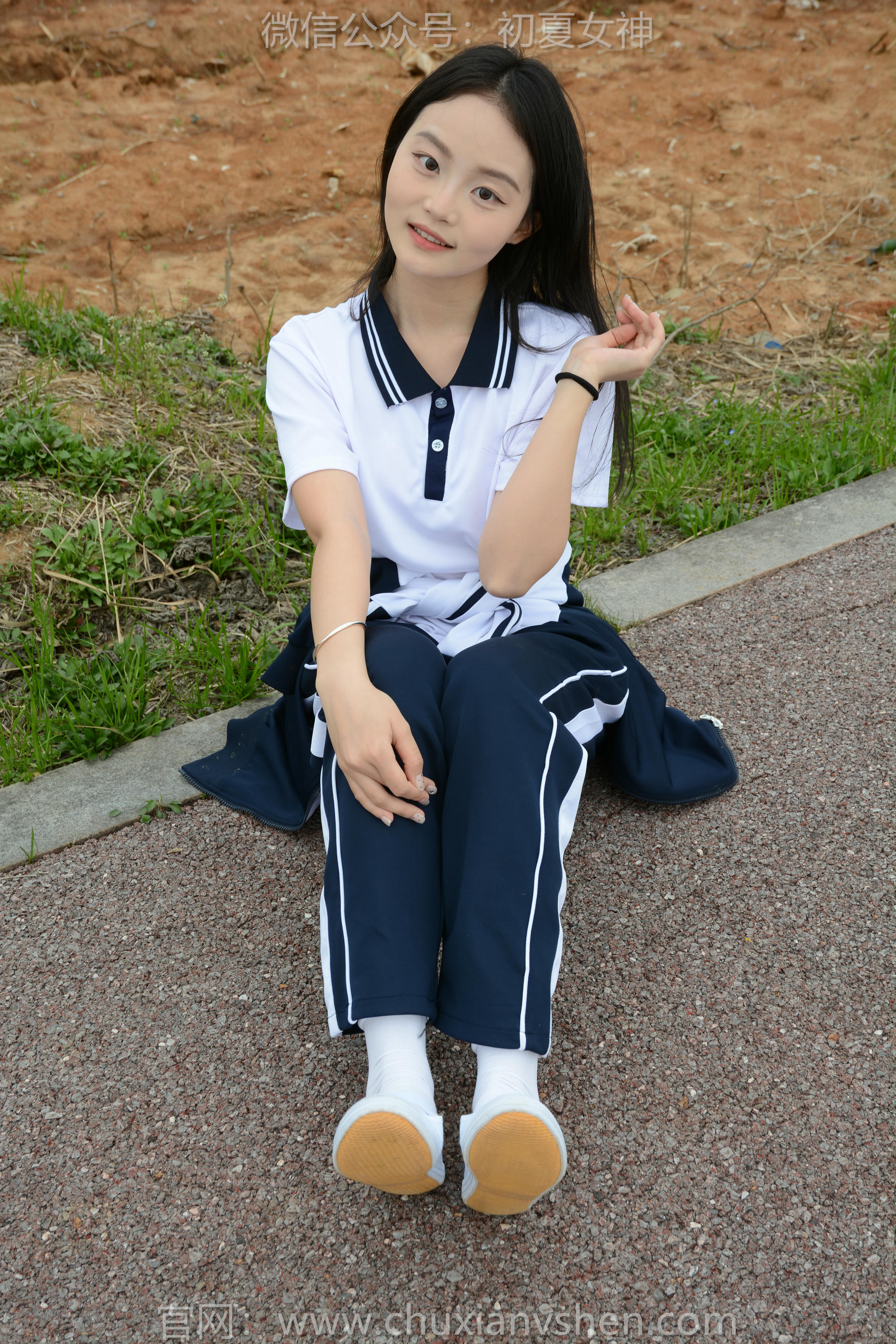 初夏女神 NO.156 双双 油菜花地 [100P1V-3.35GB]_第5集