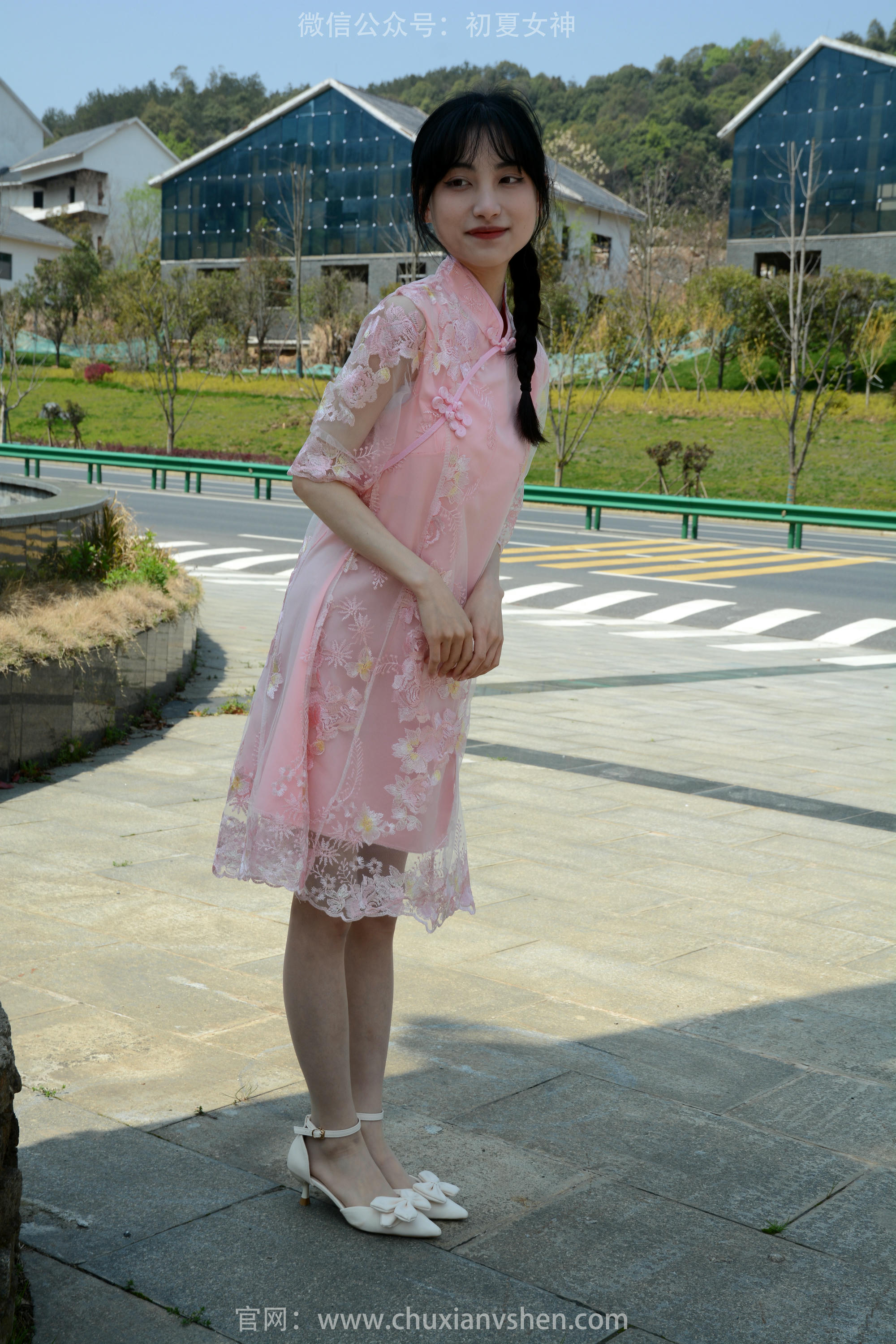 初夏女神 NO.163 柒柒 旗袍废墟 [140P1V-4.53GB]_第1集