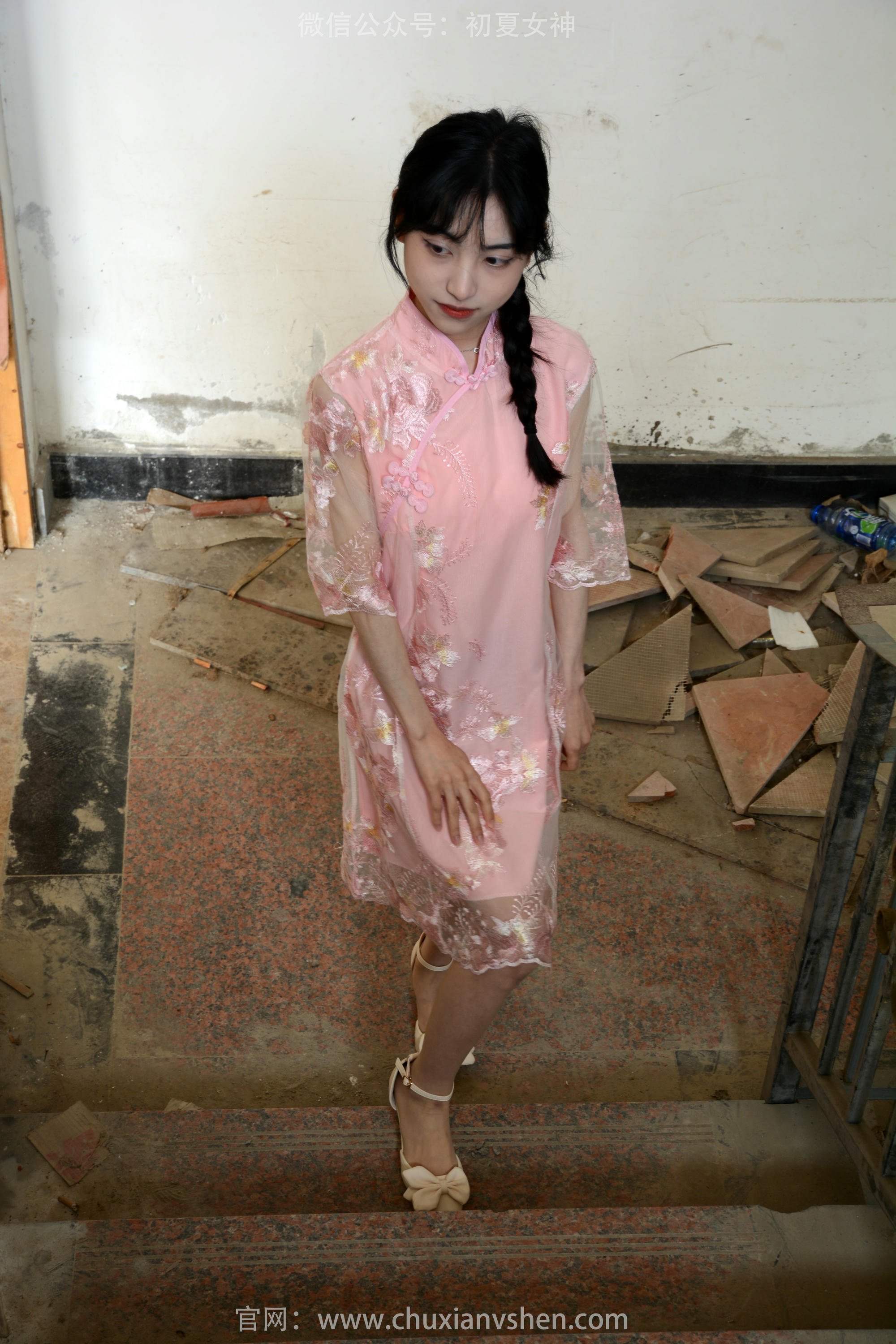 初夏女神 NO.163 柒柒 旗袍废墟 [140P1V-4.53GB]_第3集