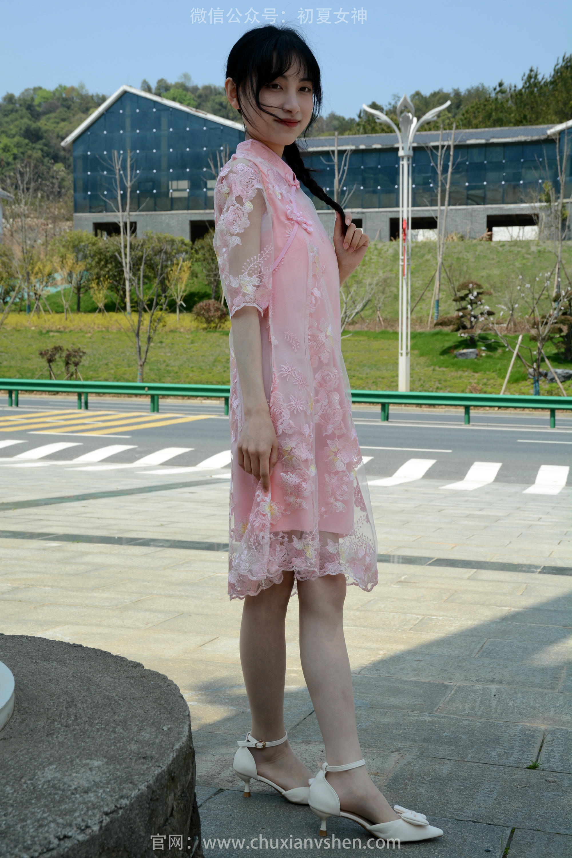 初夏女神 NO.163 柒柒 旗袍废墟 [140P1V-4.53GB]_第1集