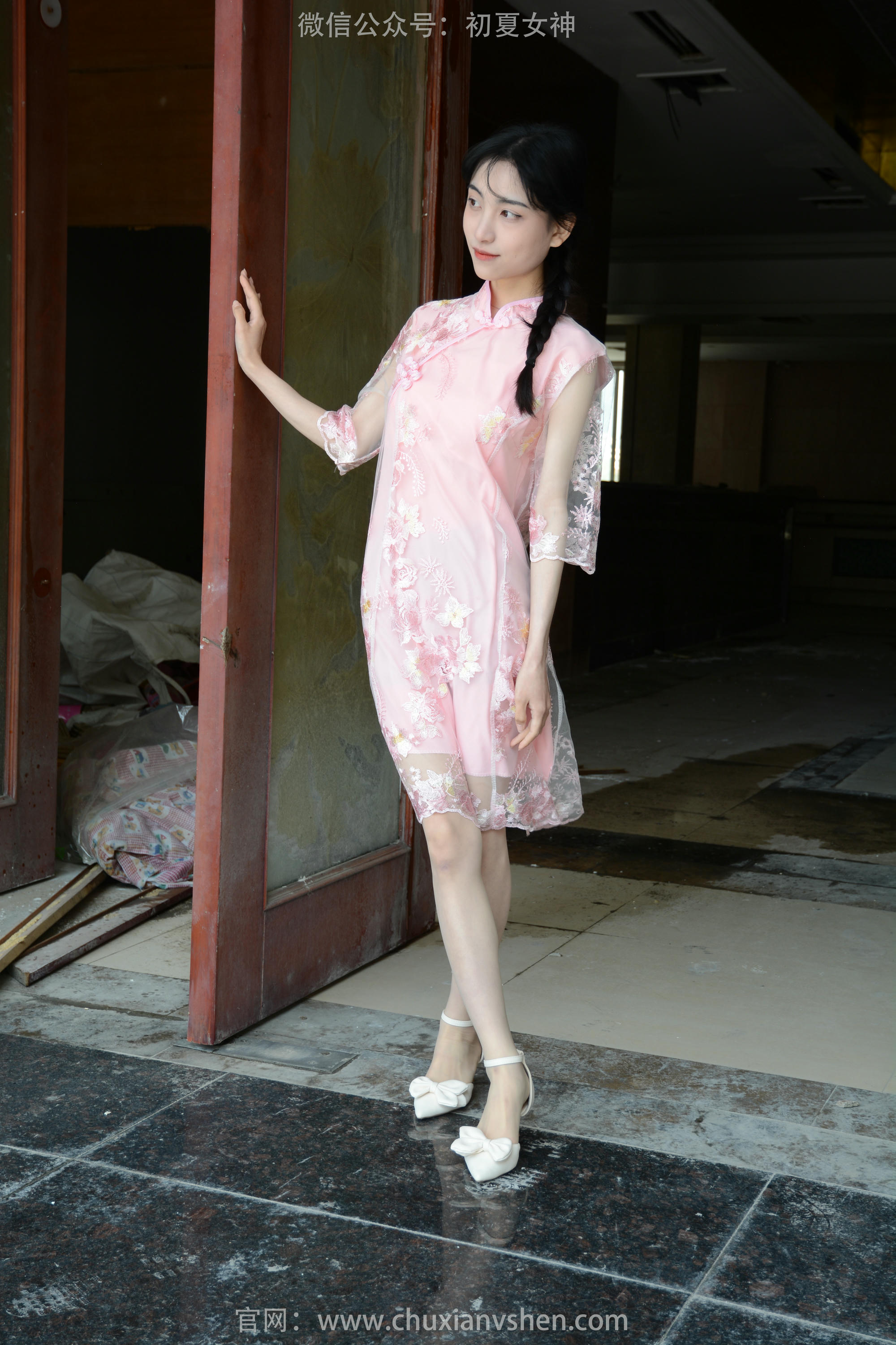 初夏女神 NO.163 柒柒 旗袍废墟 [140P1V-4.53GB]_第3集