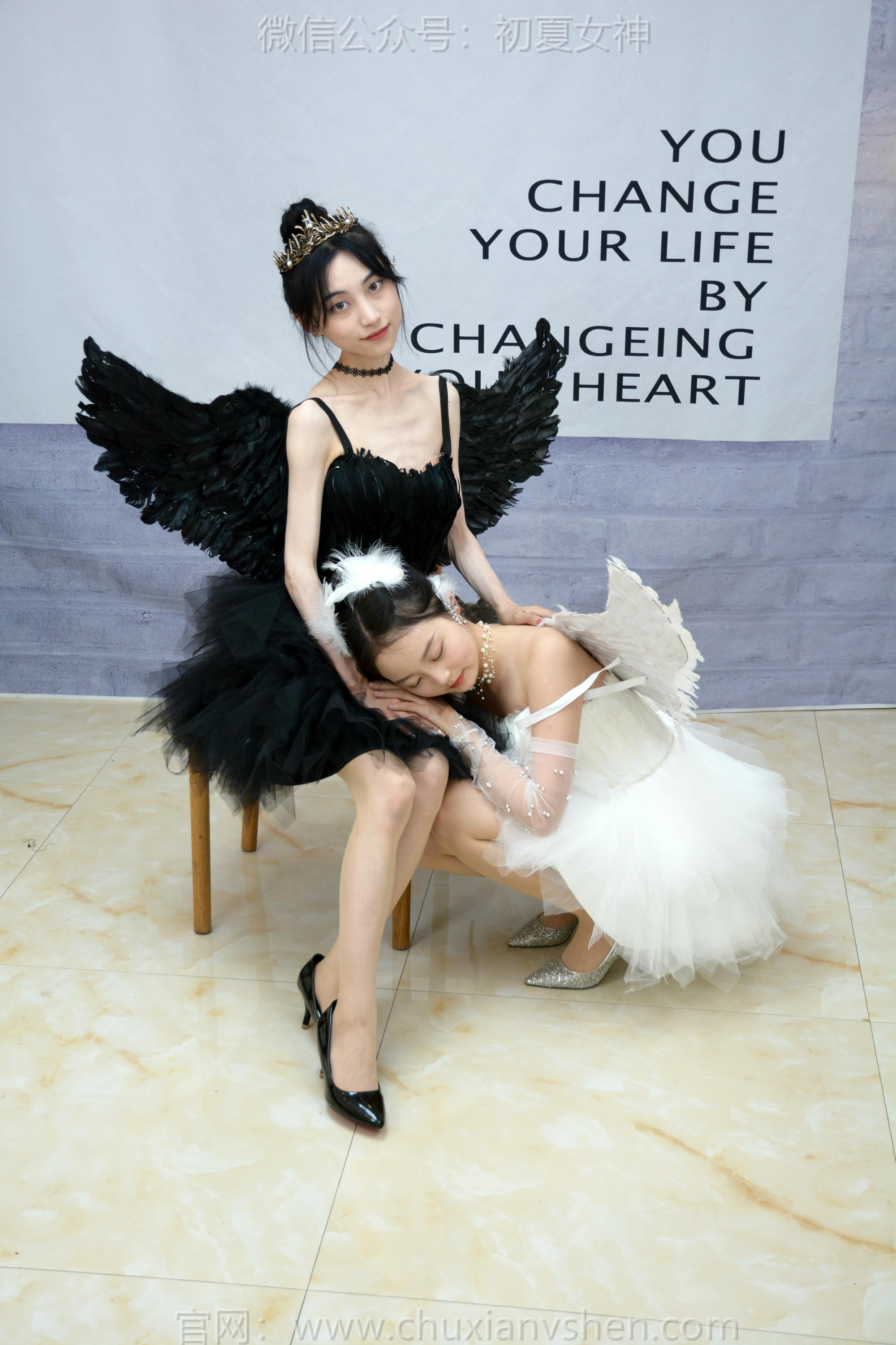 初夏女神 NO.198 柒柒、双双 黑白天鹅 [90P1V-4.28GB]_第1集