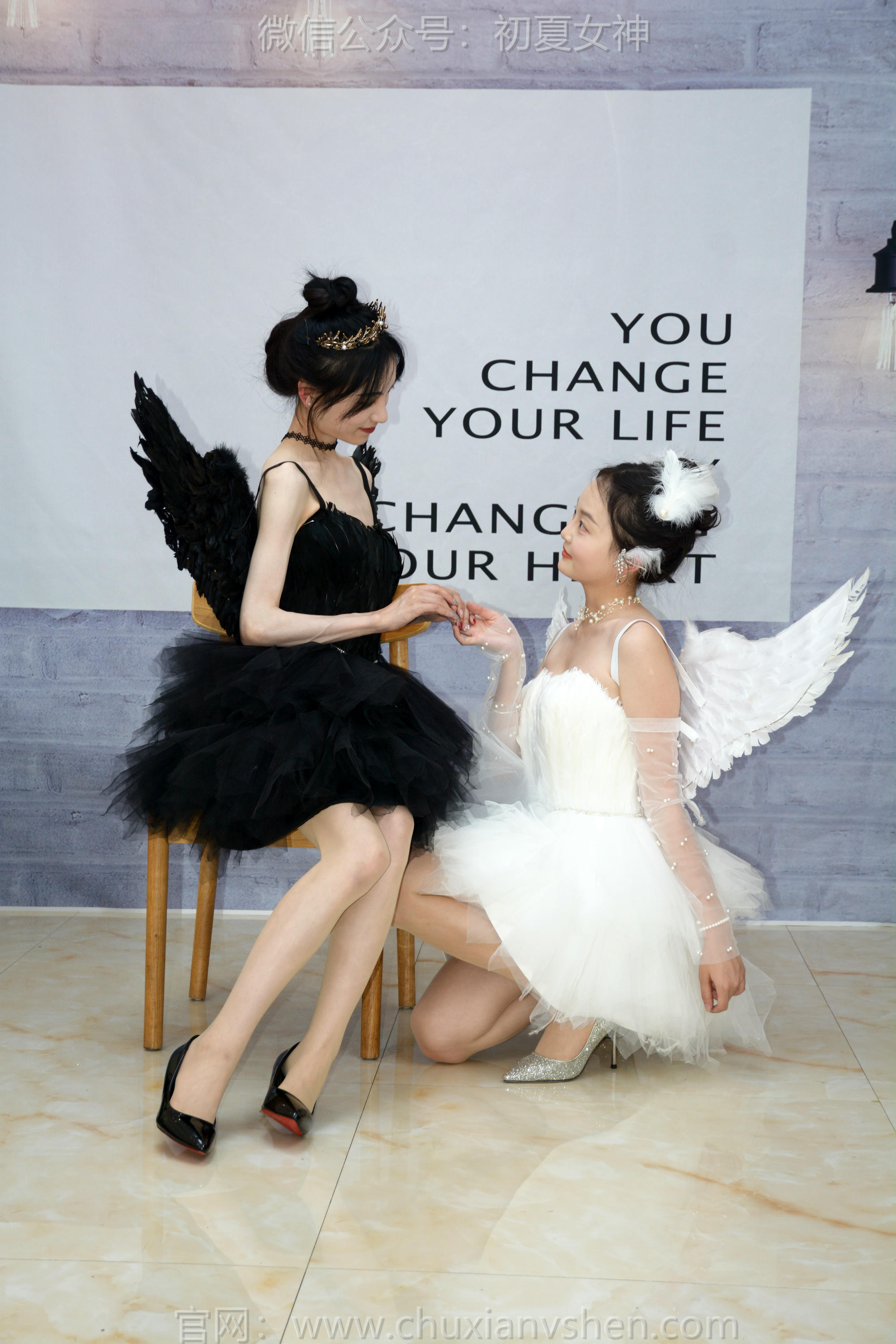 初夏女神 NO.198 柒柒、双双 黑白天鹅 [90P1V-4.28GB]_第1集