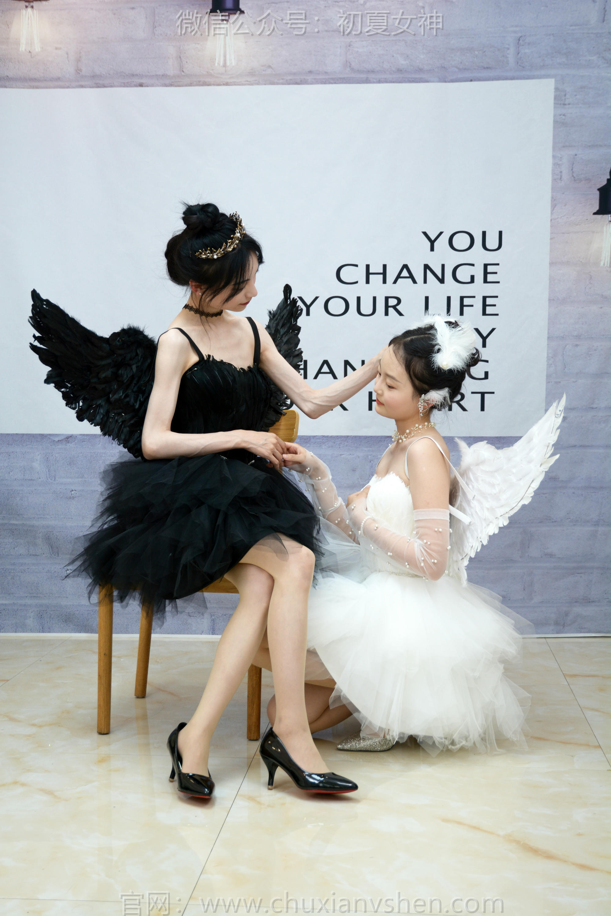 初夏女神 NO.198 柒柒、双双 黑白天鹅 [90P1V-4.28GB]_第1集