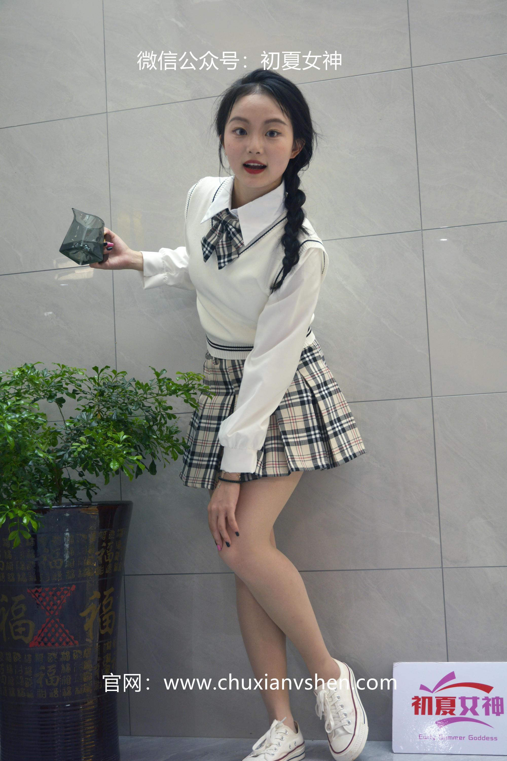 初夏女神 NO.040 双双 改良JK套[125P+1V／4.83GB]_第1集