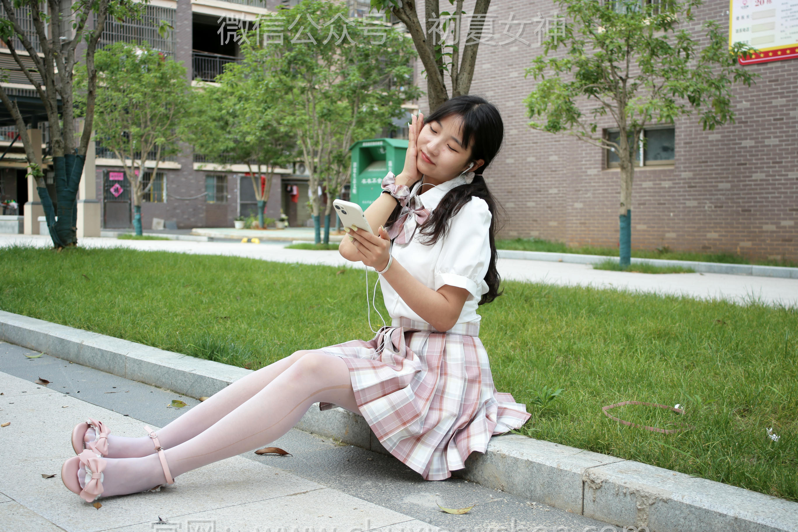 初夏女神 NO.212 点点 优雅自然 [95P1V-3.79GB]_第1集